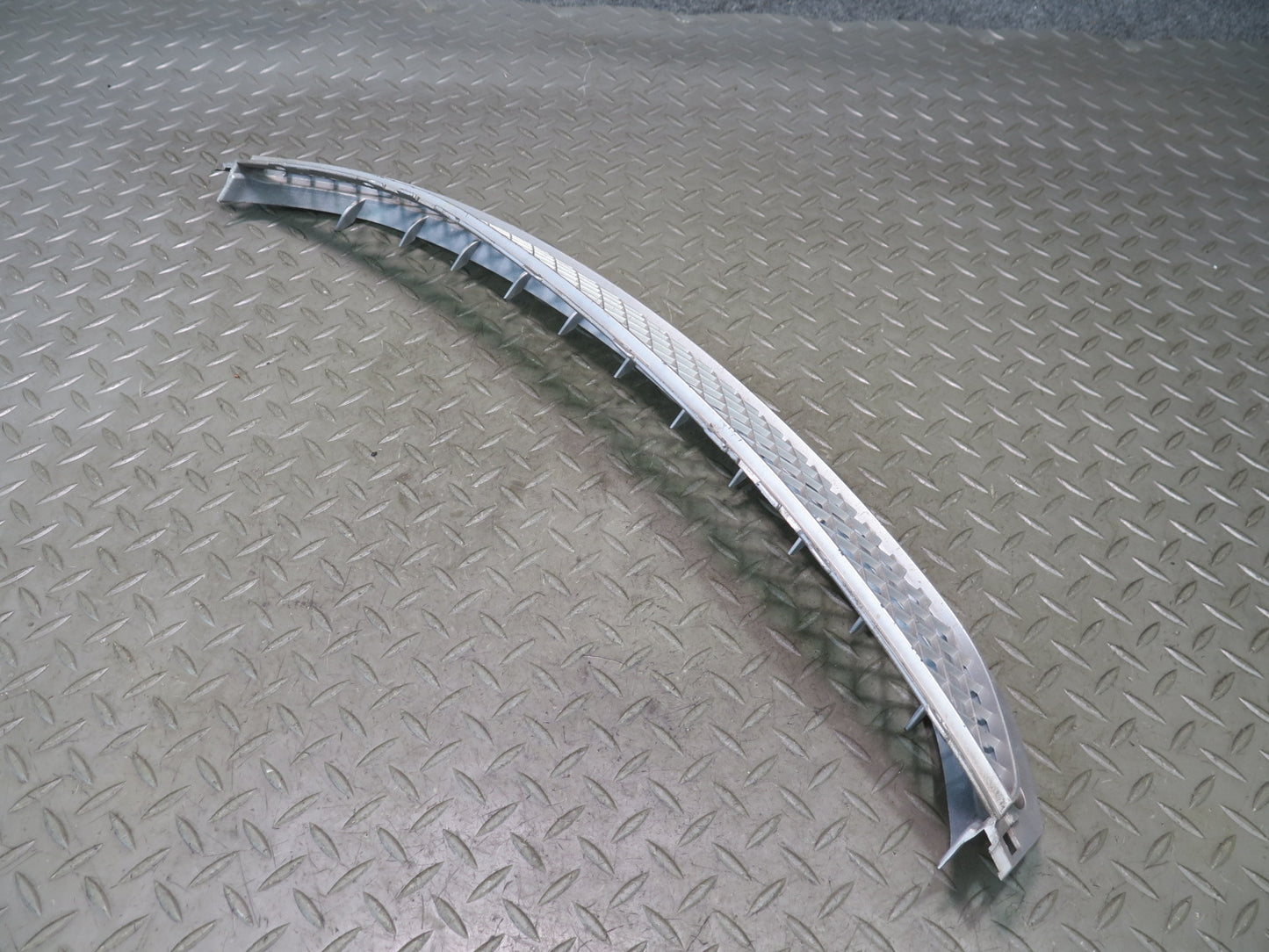01-03 BMW E46 330Ci Coupe Convert Front Bumper Lower Center Grille 8204363 OEM