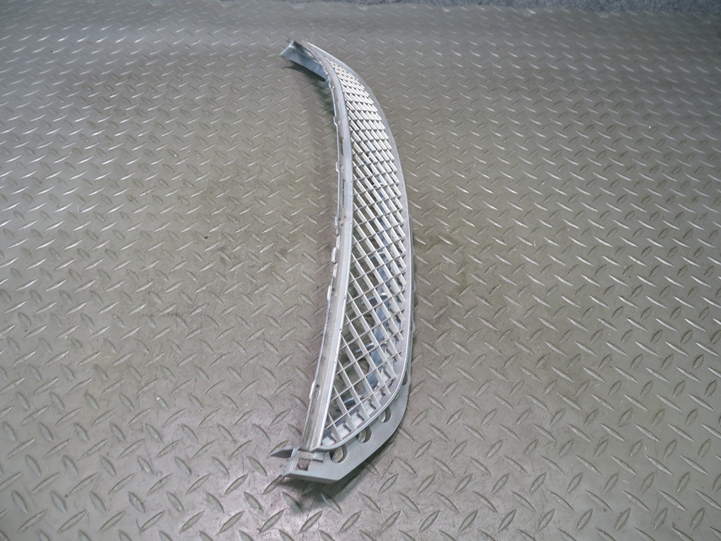 01-03 BMW E46 330Ci Coupe Convert Front Bumper Lower Center Grille 8204363 OEM