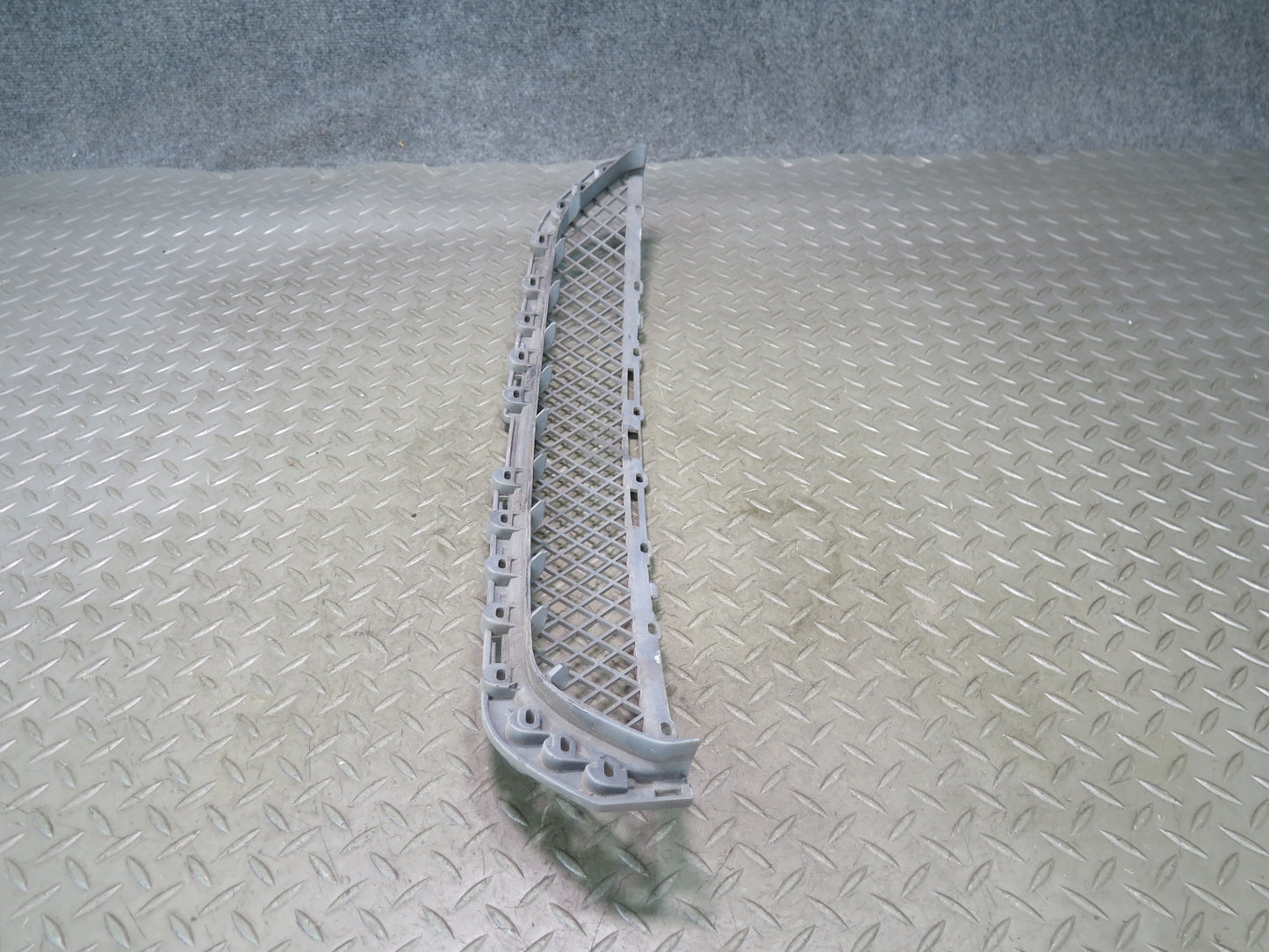 01-03 BMW E46 330Ci Coupe Convert Front Bumper Lower Center Grille 8204363 OEM