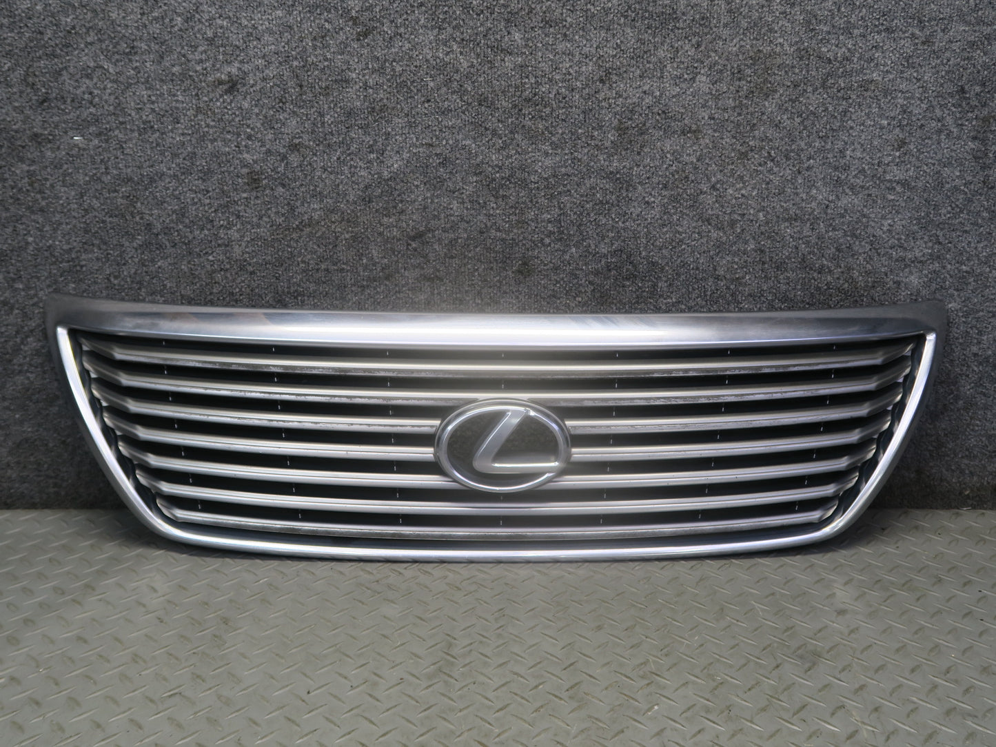 04-06 Lexus UCF30L LS430 Front Upper Hood Chrome Grille w Emblem OEM