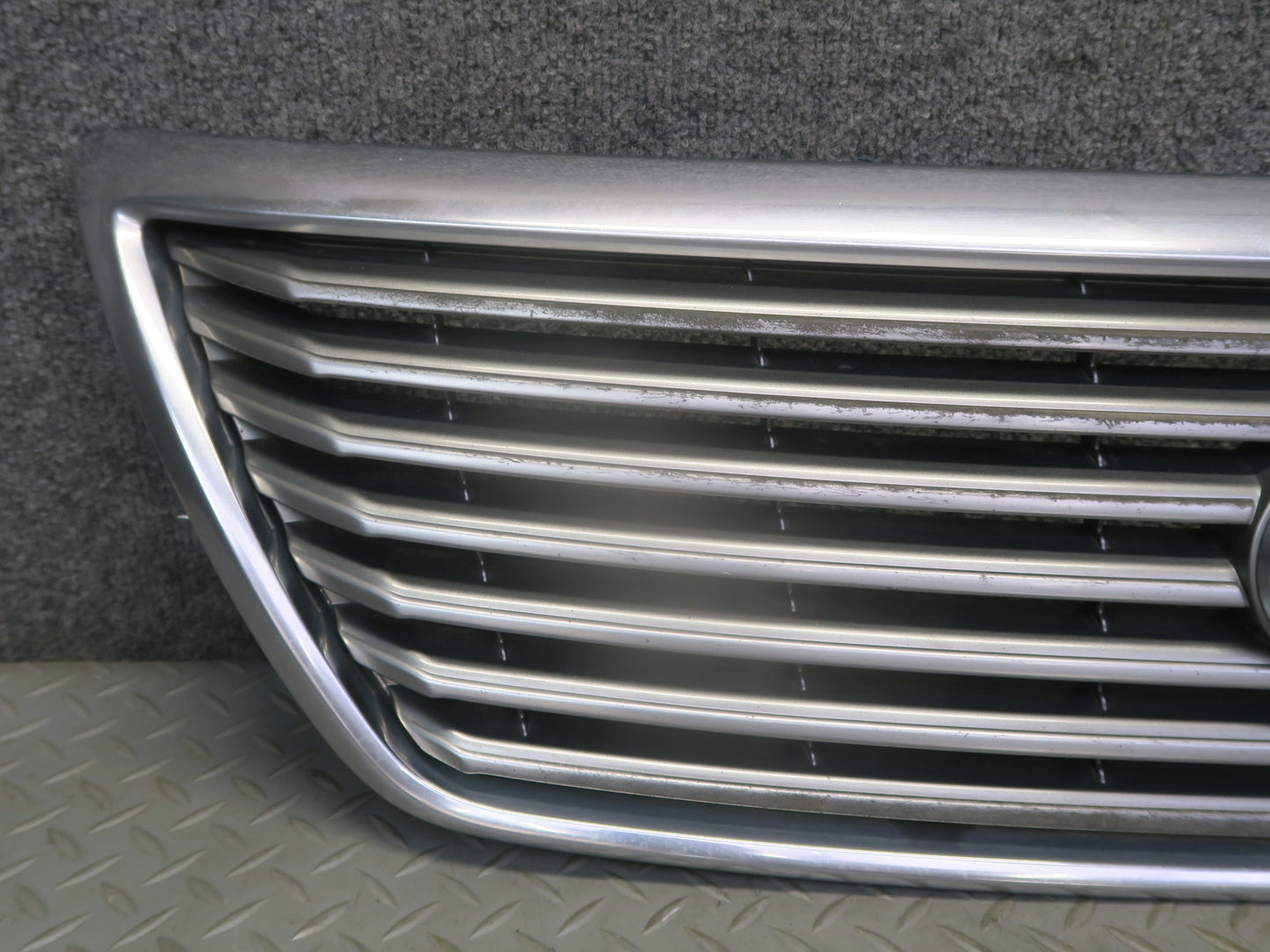 04-06 Lexus UCF30L LS430 Front Upper Hood Chrome Grille w Emblem OEM