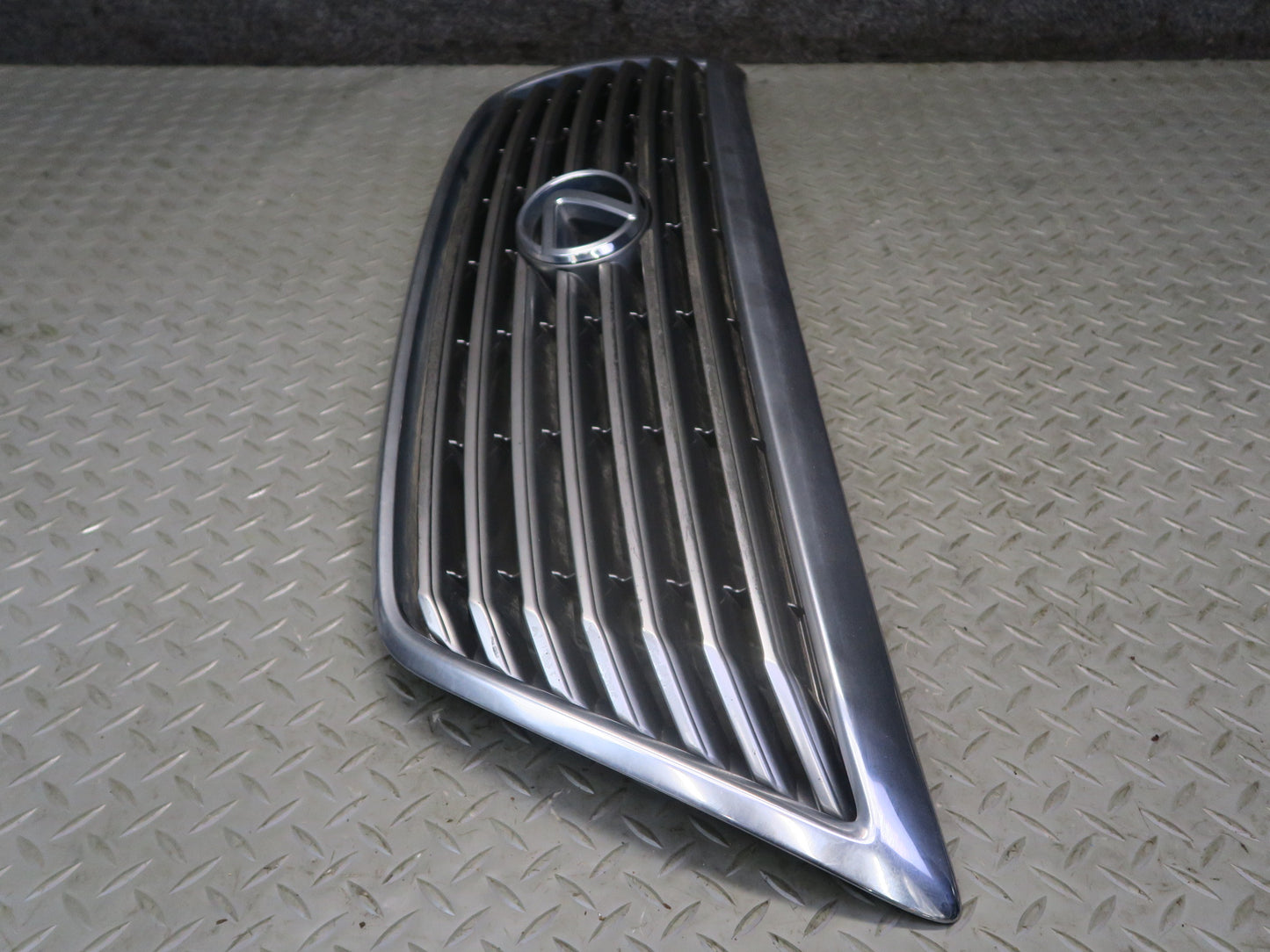 04-06 Lexus UCF30L LS430 Front Upper Hood Chrome Grille w Emblem OEM