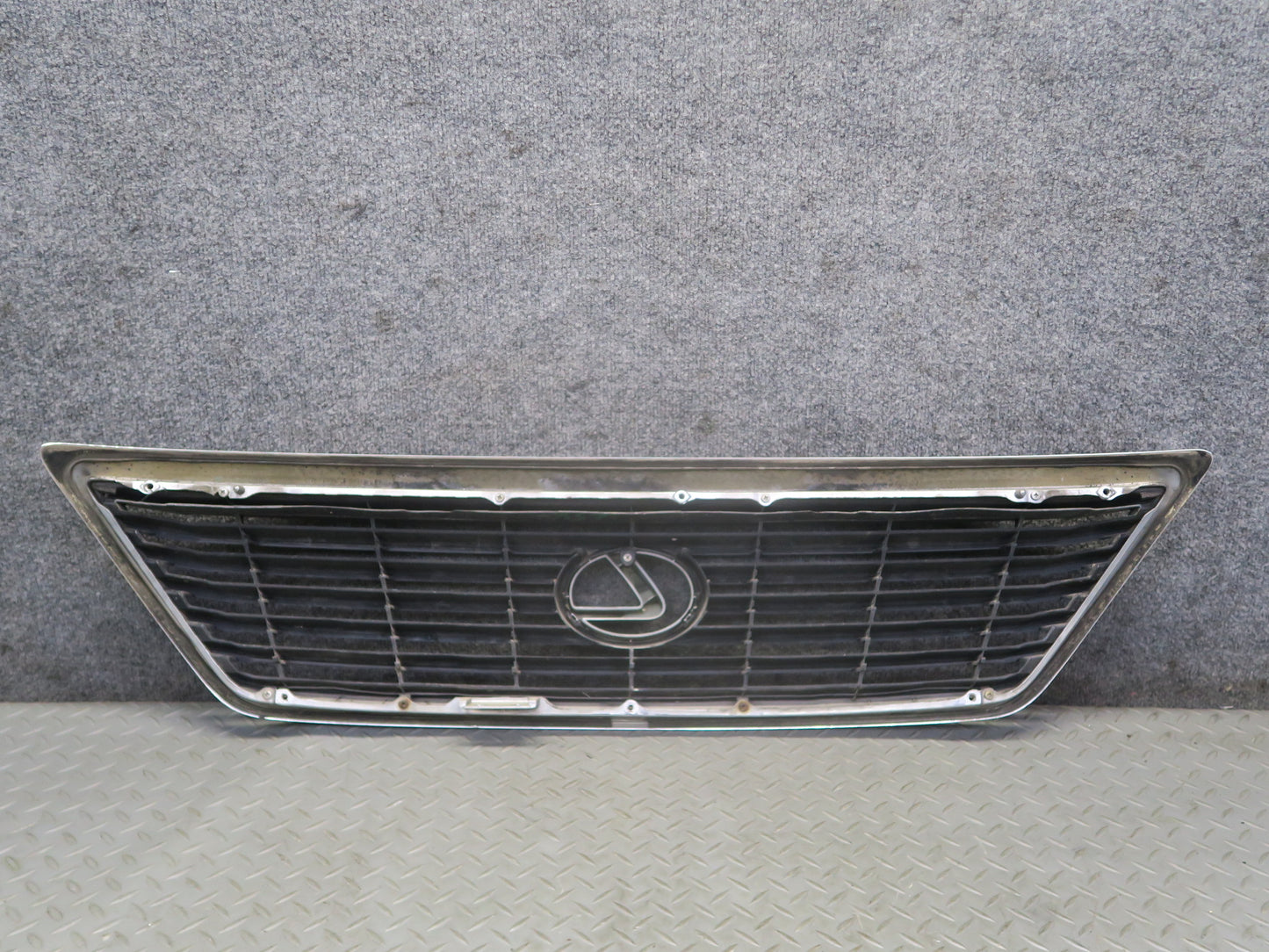 04-06 Lexus UCF30L LS430 Front Upper Hood Chrome Grille w Emblem OEM