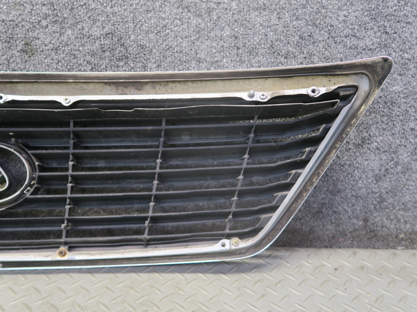 04-06 Lexus UCF30L LS430 Front Upper Hood Chrome Grille w Emblem OEM