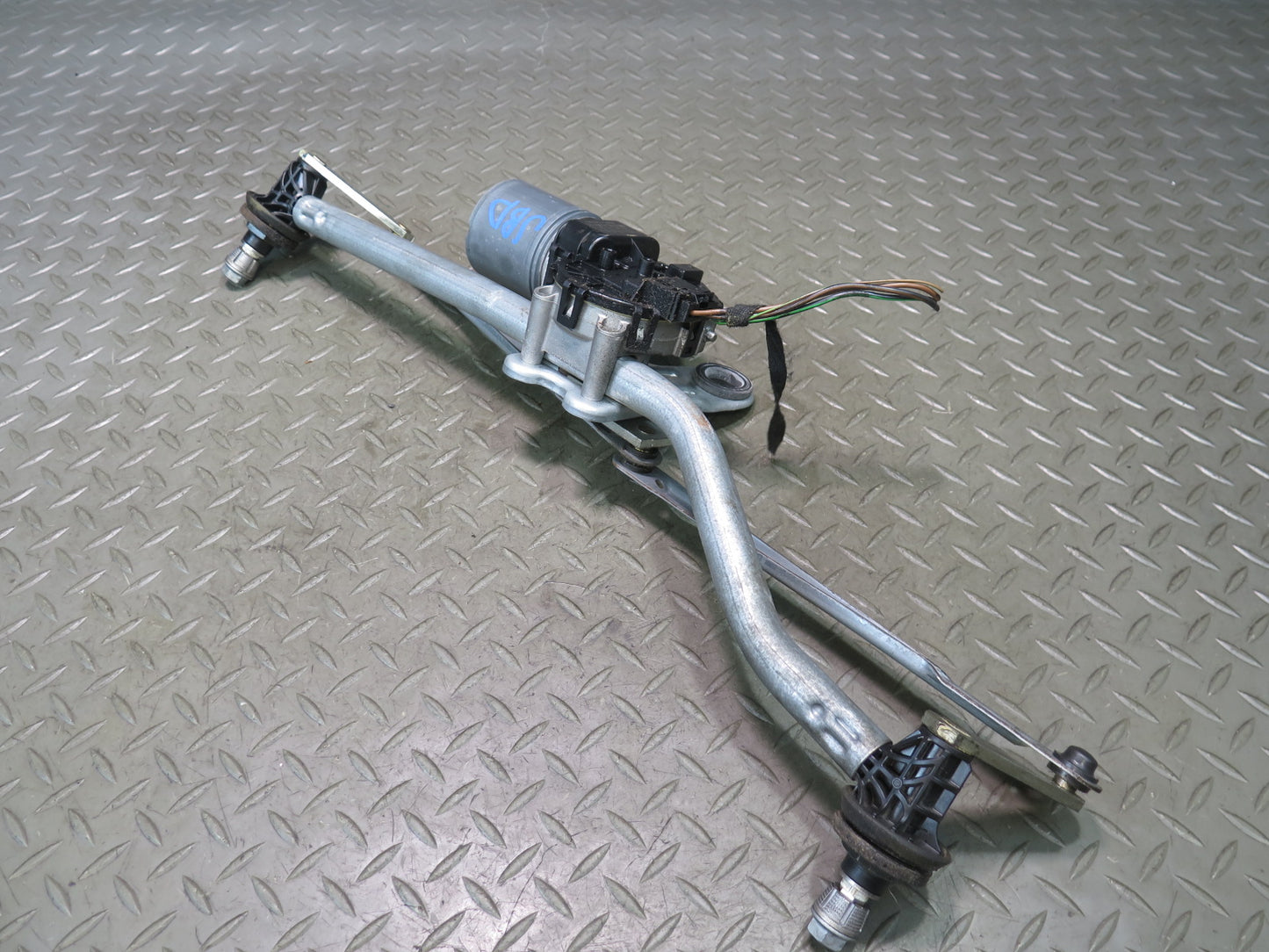 01-06 BMW E46 330ci Windshield Wiper Transmission Linkage w Motor OEM