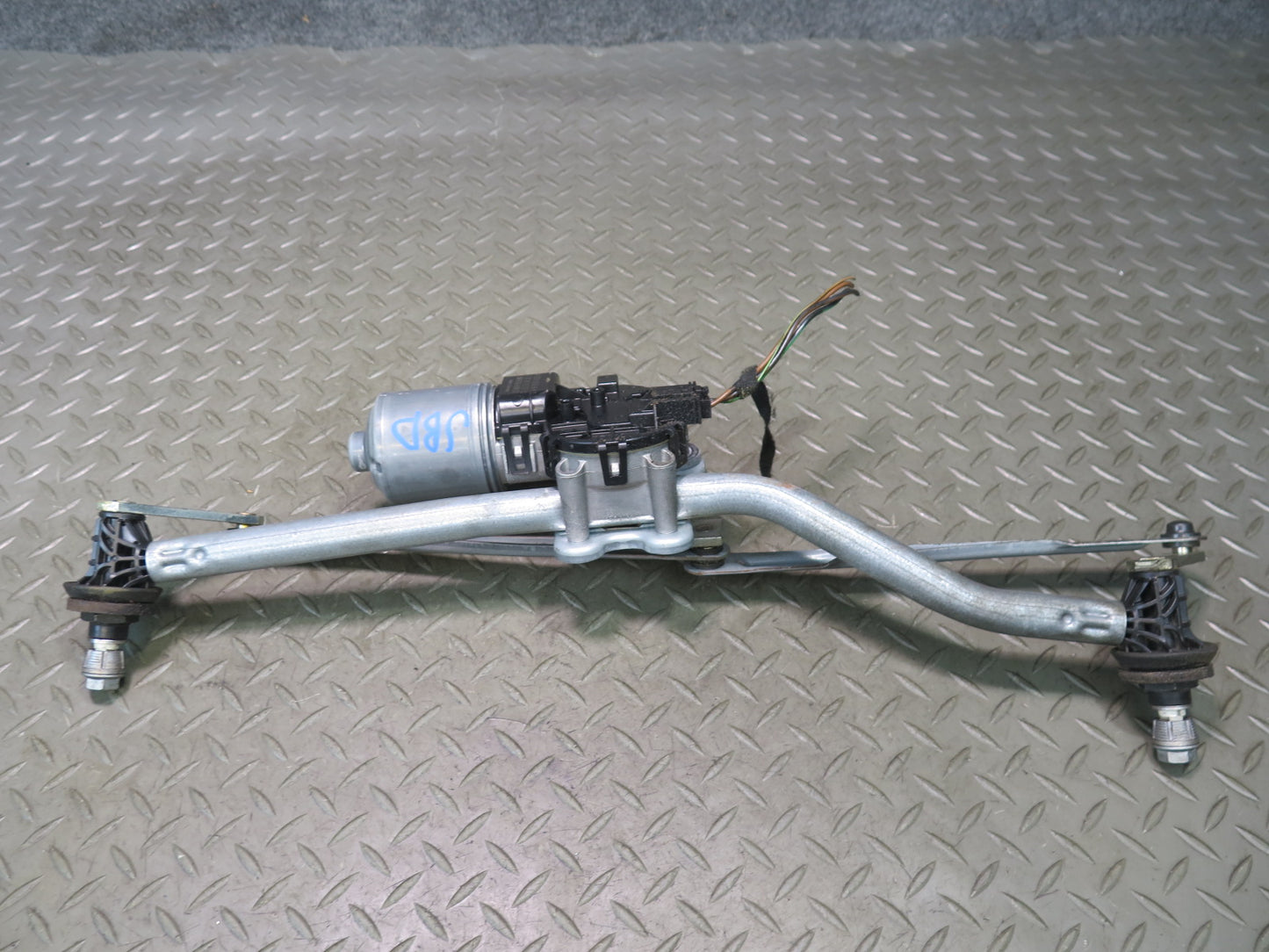 01-06 BMW E46 330ci Windshield Wiper Transmission Linkage w Motor OEM