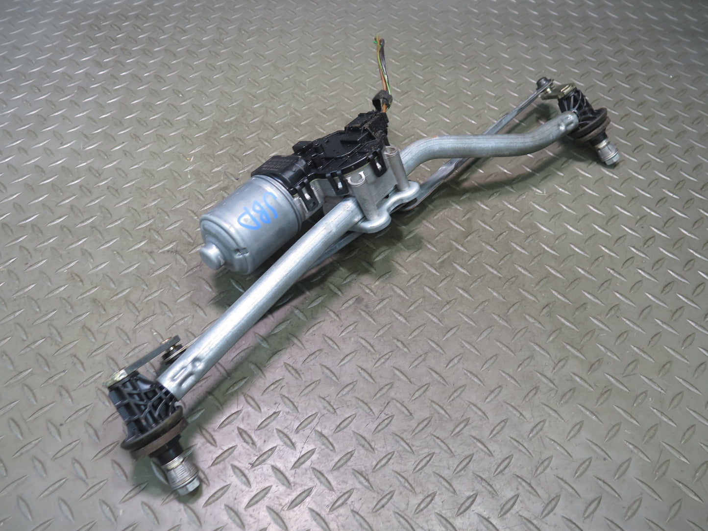 01-06 BMW E46 330ci Windshield Wiper Transmission Linkage w Motor OEM
