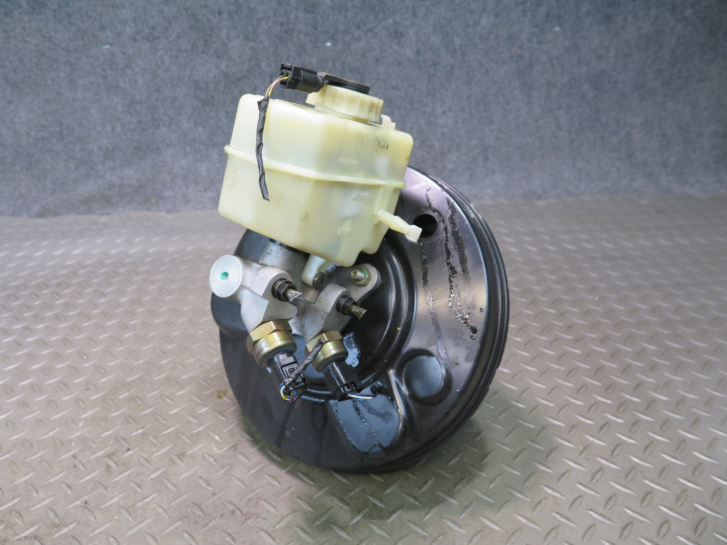 01-06 BMW E46 330ci Brake Master Cylinder Booster Fluid Reservoir OEM