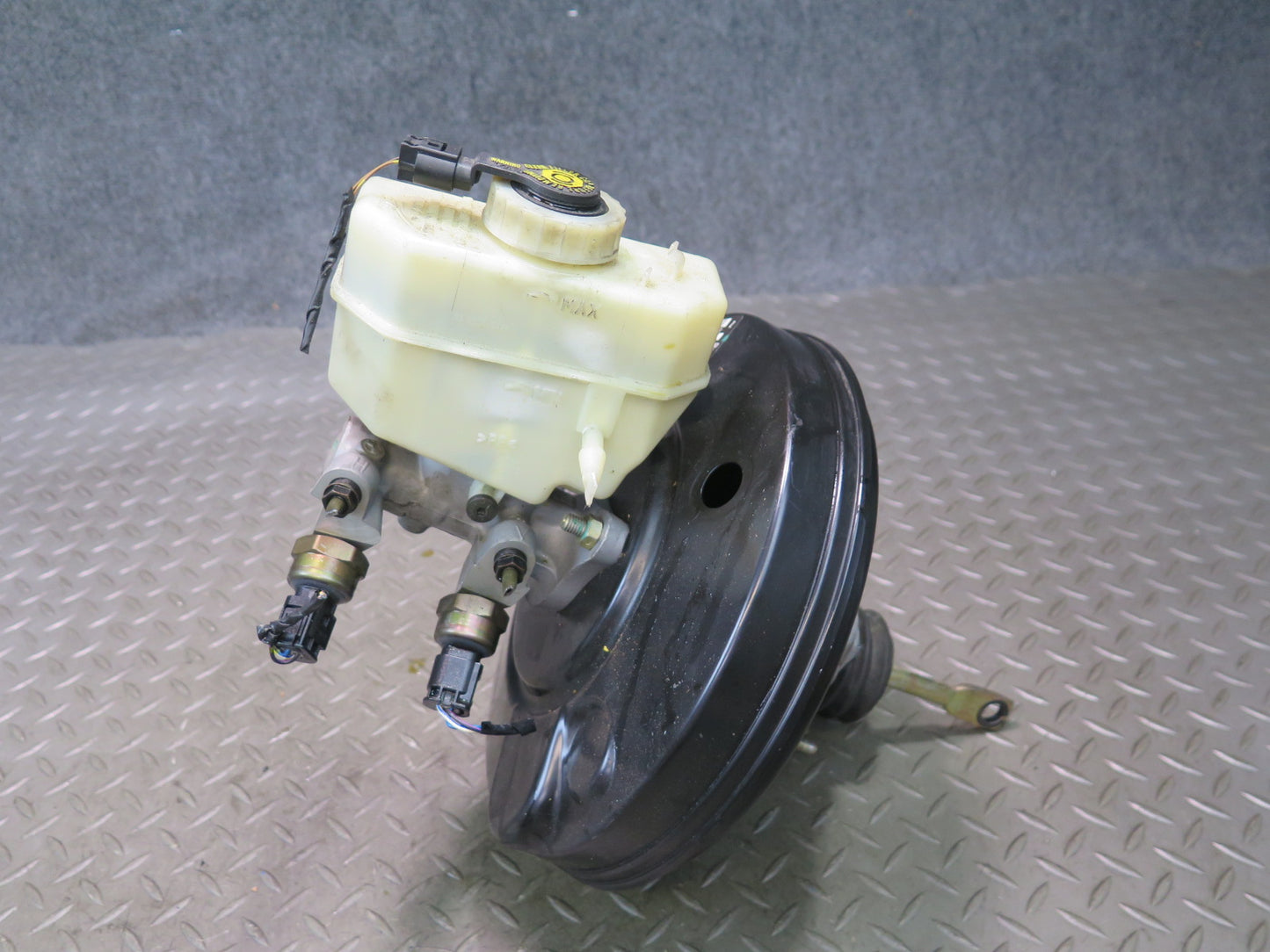 01-06 BMW E46 330ci Brake Master Cylinder Booster Fluid Reservoir OEM