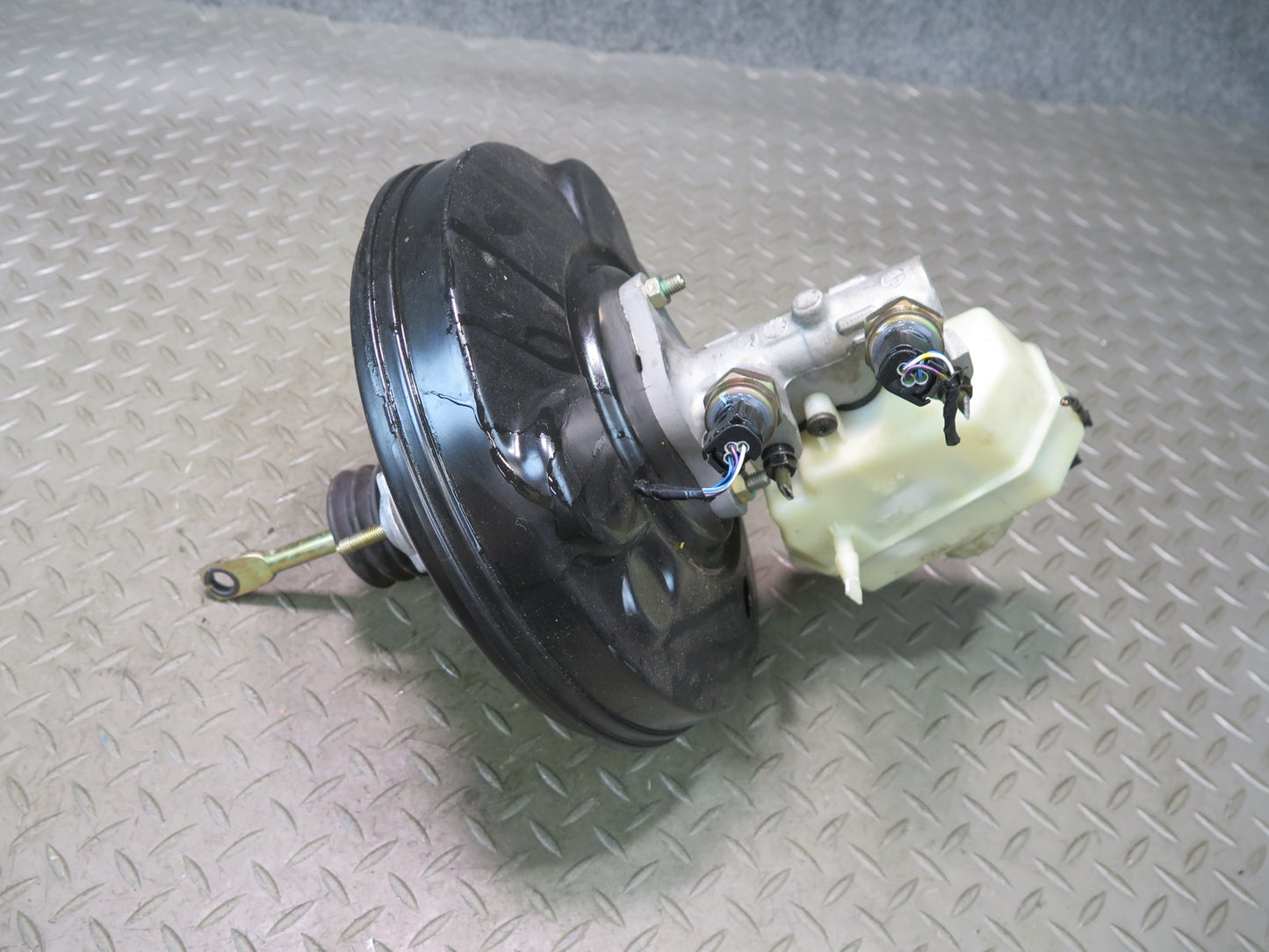01-06 BMW E46 330ci Brake Master Cylinder Booster Fluid Reservoir OEM