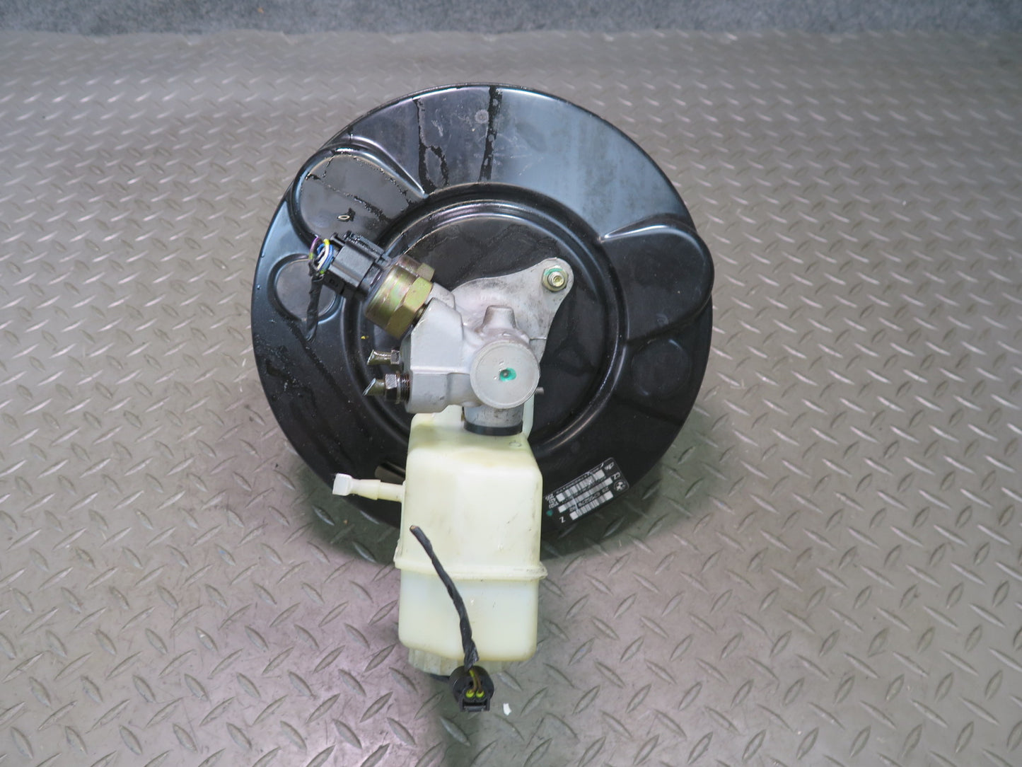 01-06 BMW E46 330ci Brake Master Cylinder Booster Fluid Reservoir OEM