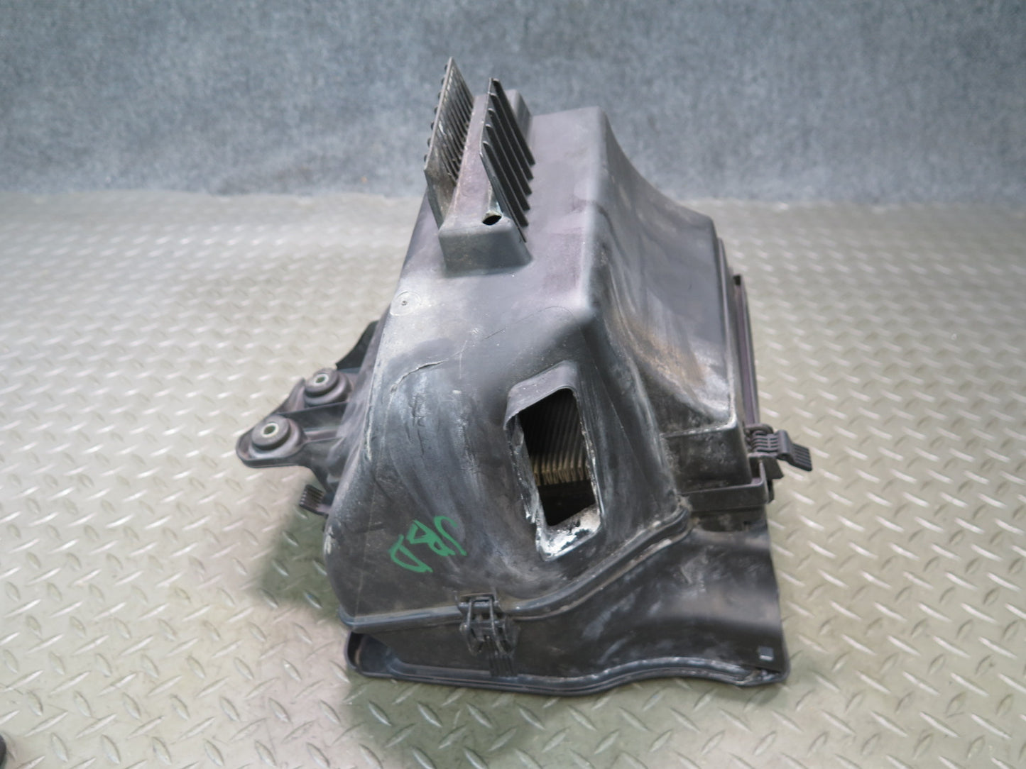 01-06 BMW E46 330i 330Ci M54 Air Intake Cleaner Filter Box w MAF Sensor OEM