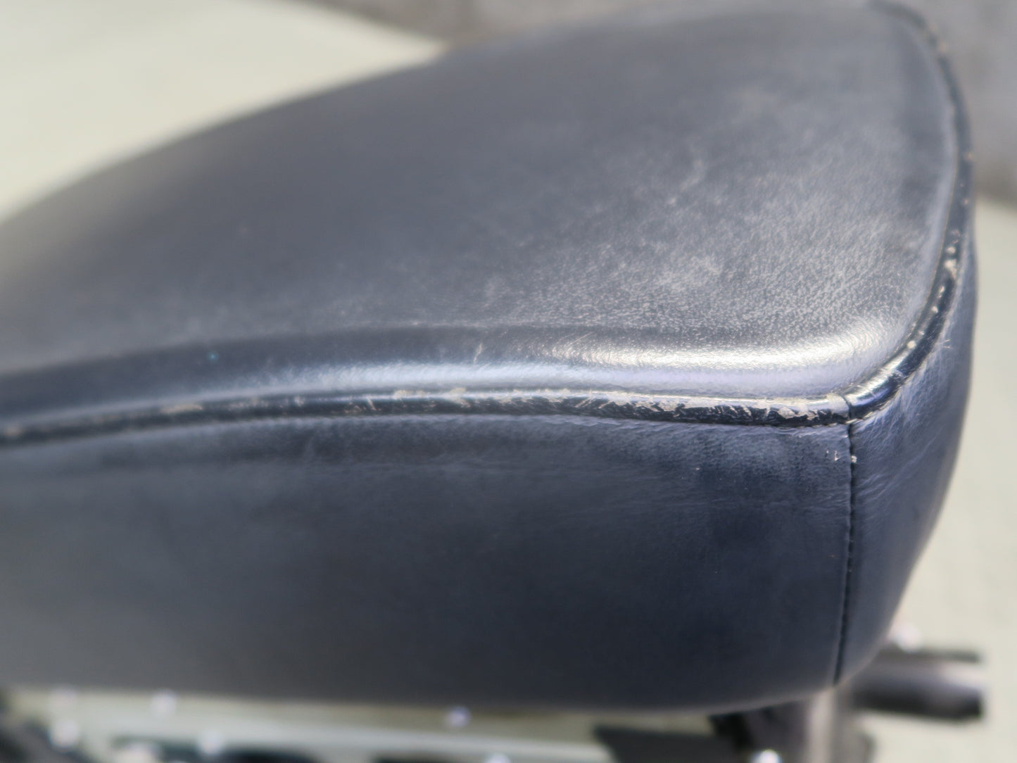 04-06 Lexus UCF30L LS430 Center Console Leather Armrest w Storage & Air Vent OEM