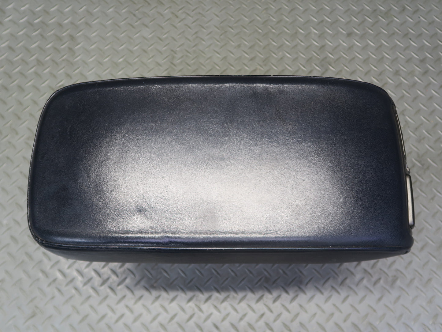 04-06 Lexus UCF30L LS430 Center Console Leather Armrest w Storage & Air Vent OEM