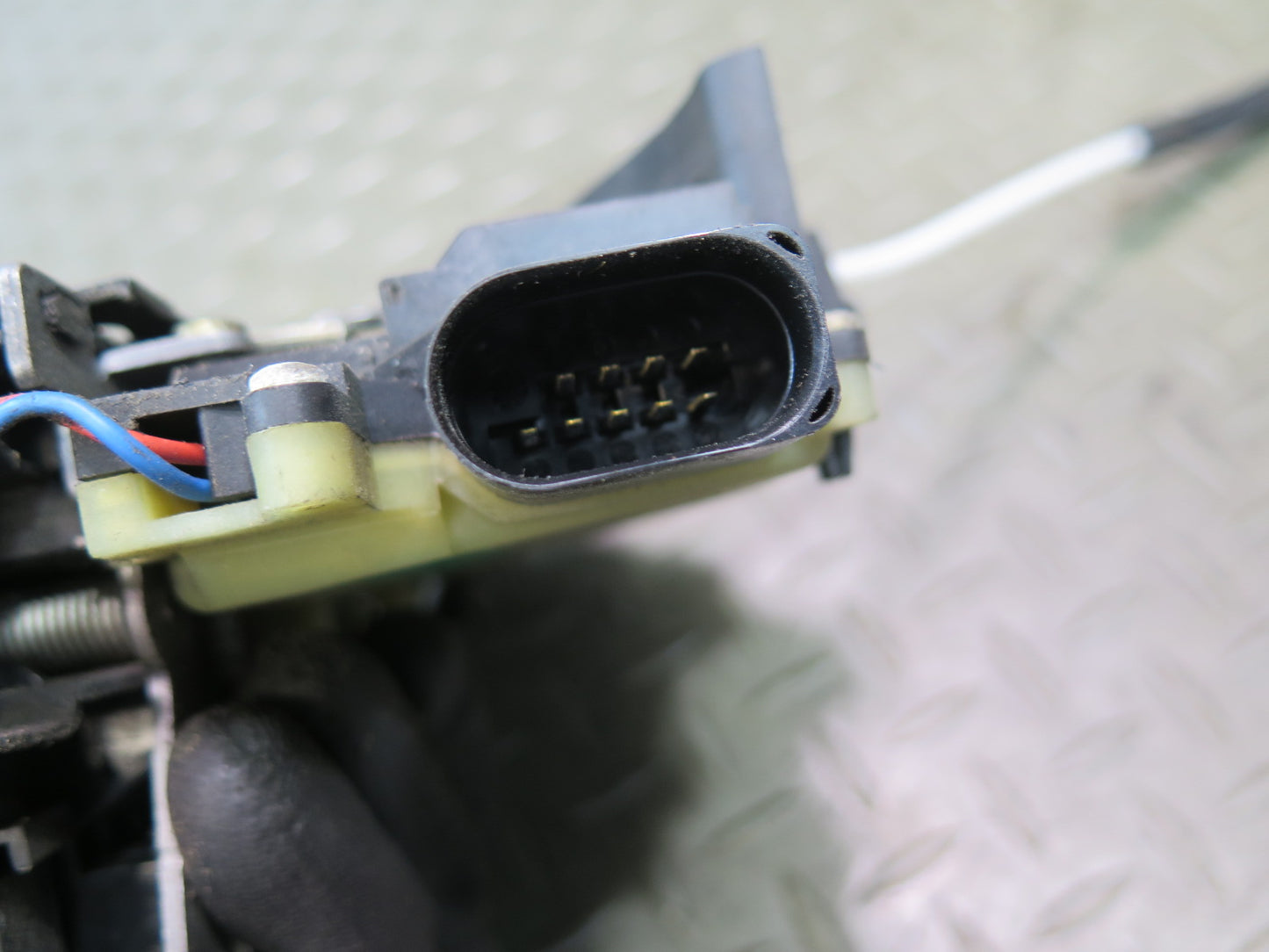 1999-2005 Porsche 911 996 Left Driver Side Door Lock Latch Actuator