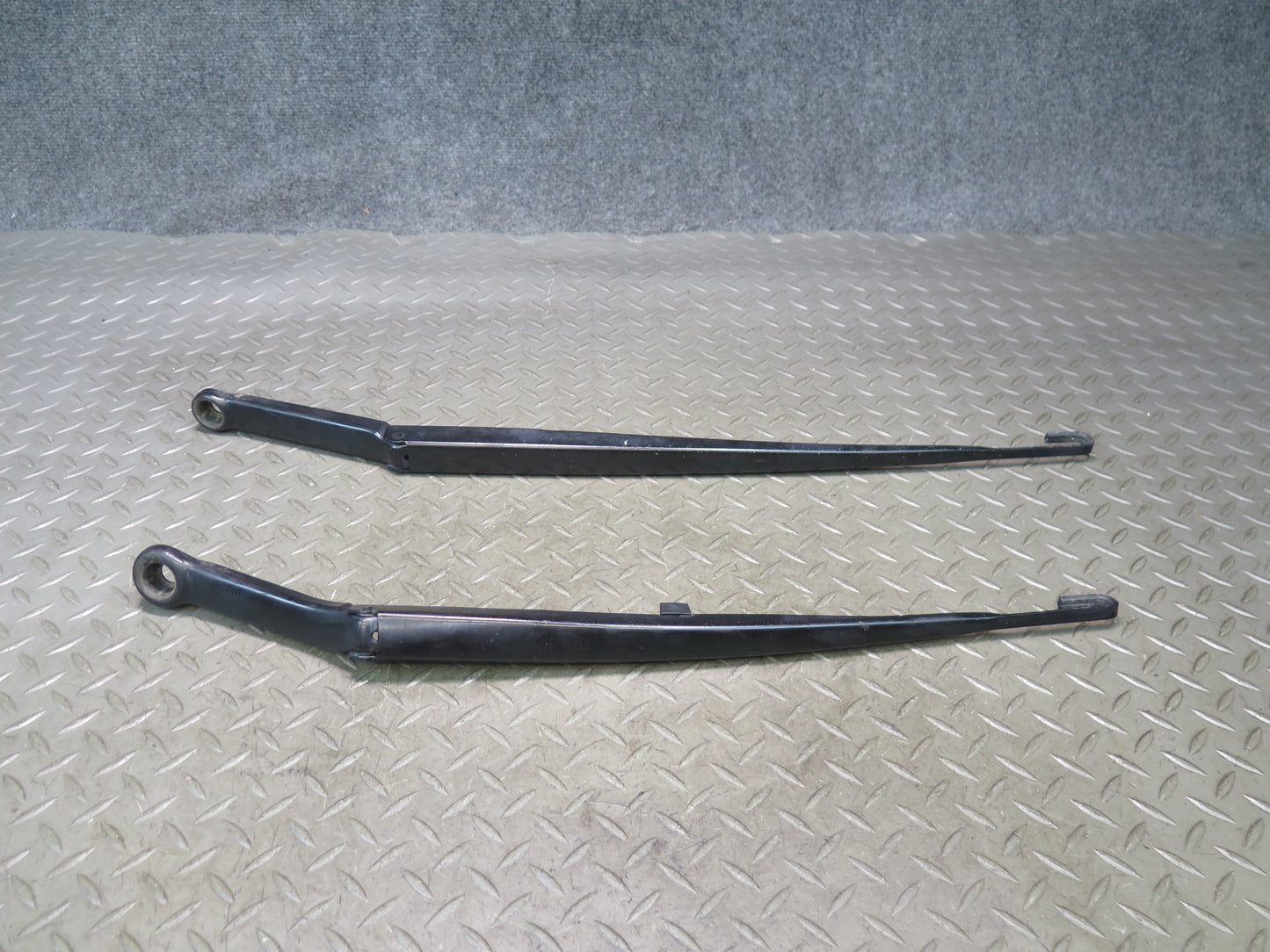01-06 BMW E46 330ci Coupe Convertible Left & Right Windshield Wiper Arm Set OEM