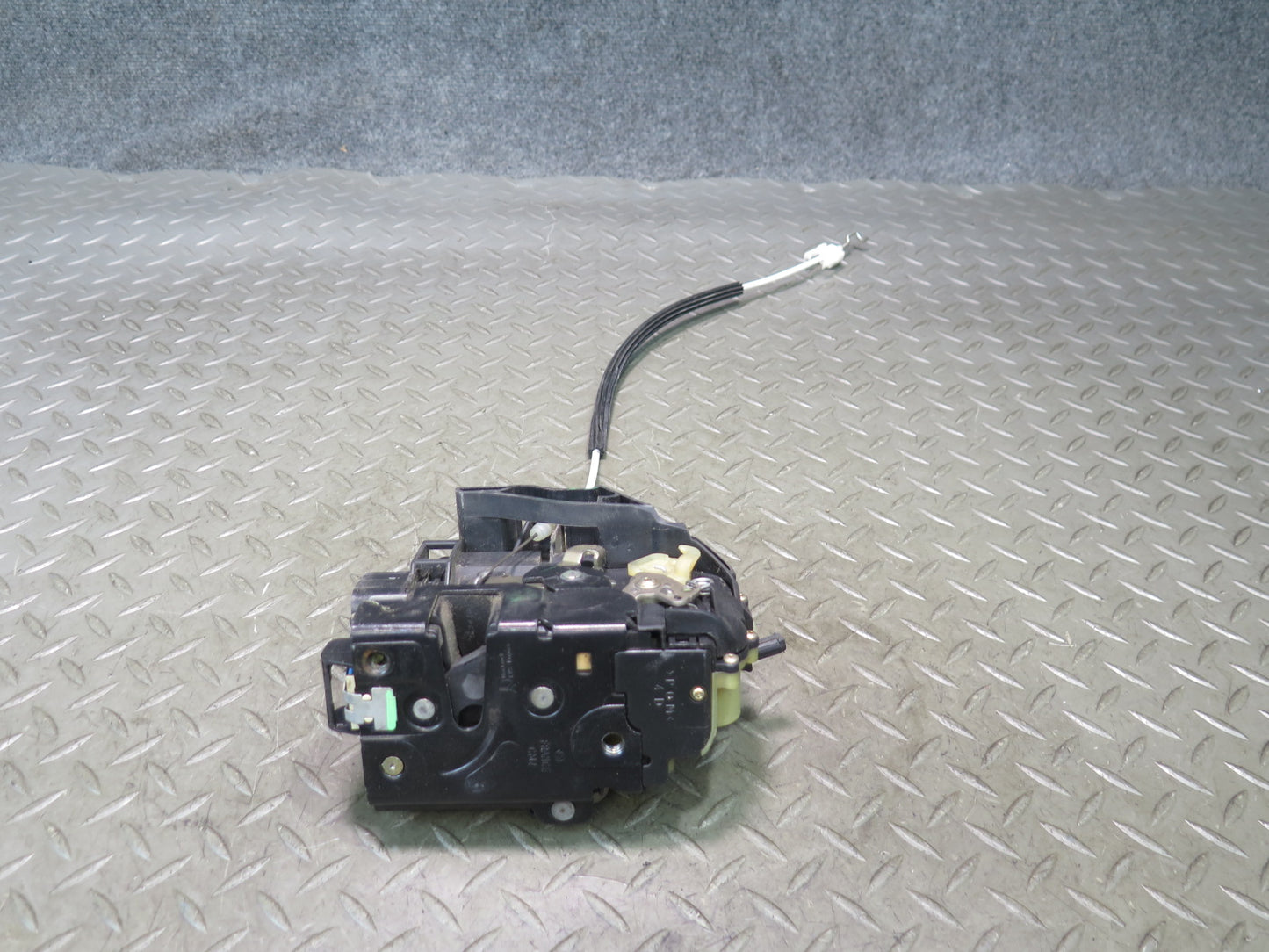 1999-2005 Porsche 911 996 Right Passenger Side Door Lock Latch Actuator