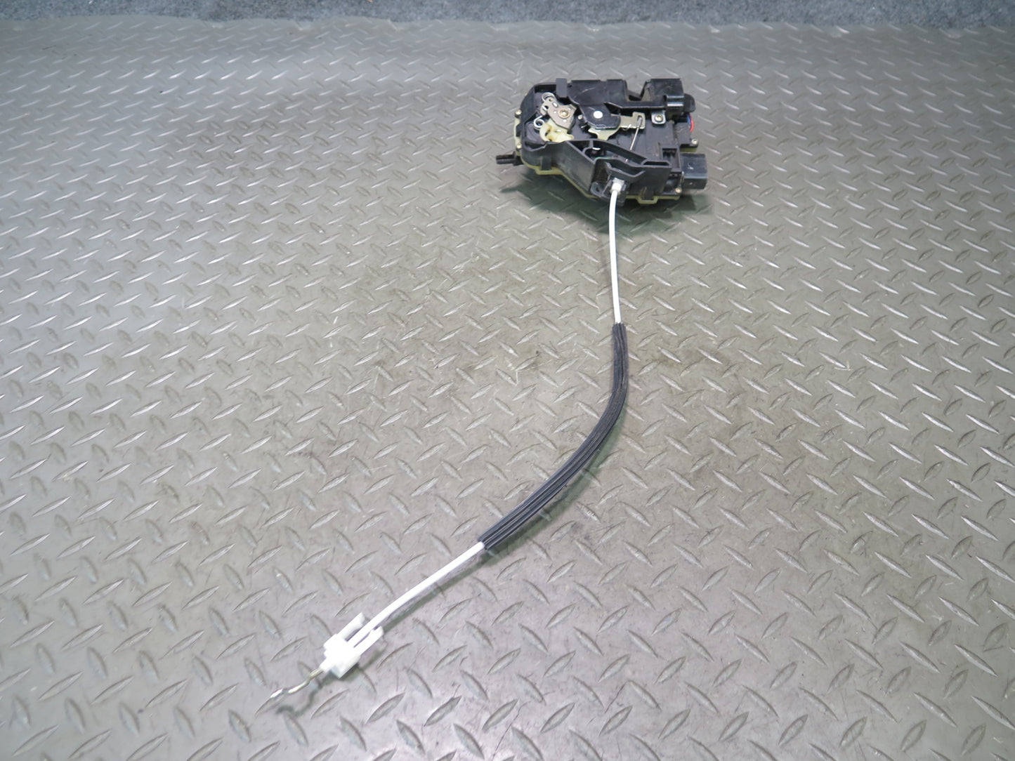 1999-2005 Porsche 911 996 Right Passenger Side Door Lock Latch Actuator