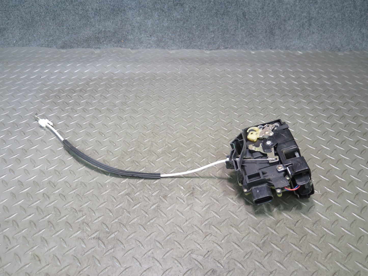 1999-2005 Porsche 911 996 Right Passenger Side Door Lock Latch Actuator