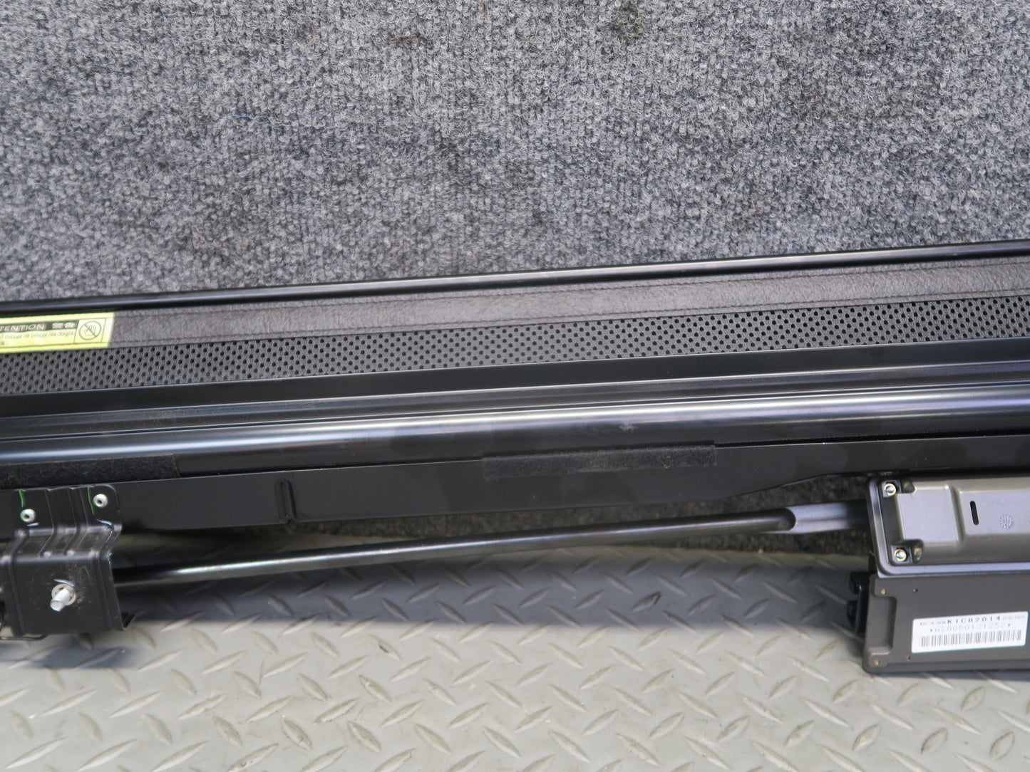 04-06 Lexus UCF30L LS430 Rear Windshield Glass Window Sunshade Blind OEM