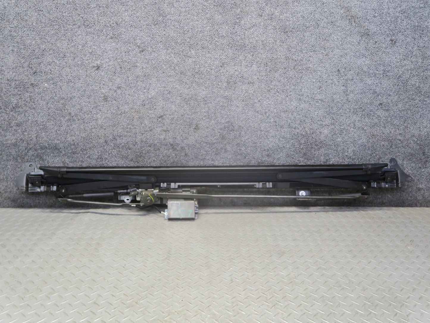 04-06 Lexus UCF30L LS430 Rear Windshield Glass Window Sunshade Blind OEM