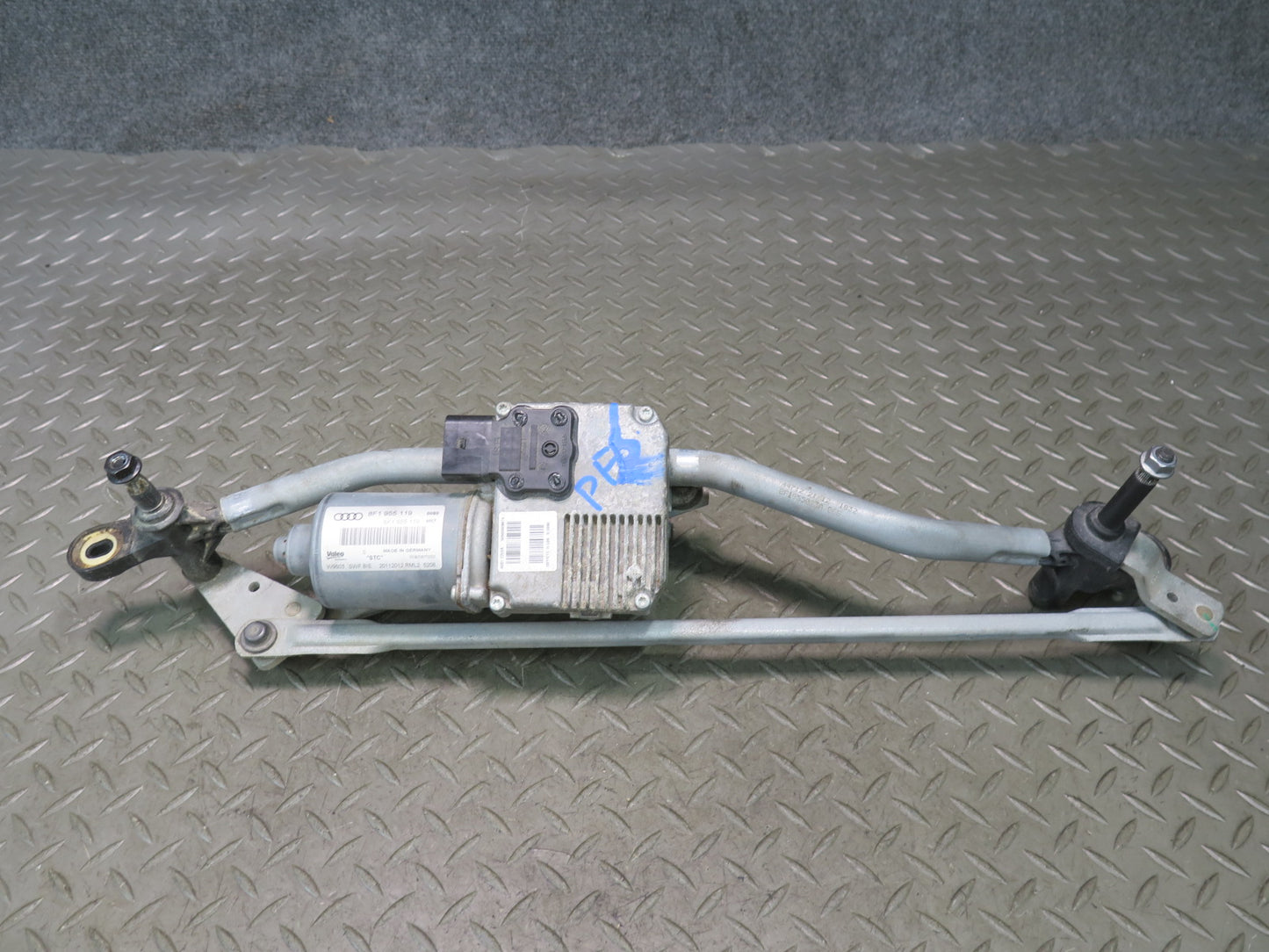 10-16 Audi 8T RS5 Convertable Windshield Wiper Linkage w Motor 45K 8F1955119 OEM