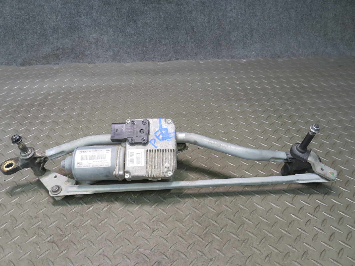 10-16 Audi 8T RS5 Convertable Windshield Wiper Linkage w Motor 45K 8F1955119 OEM