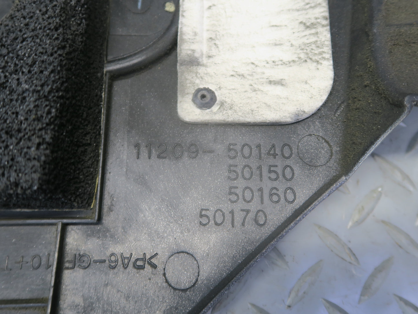 01-06 Lexus UCF30L LS430 Engine Motor Upper Trim Cover Panel 11209-50140 OEM