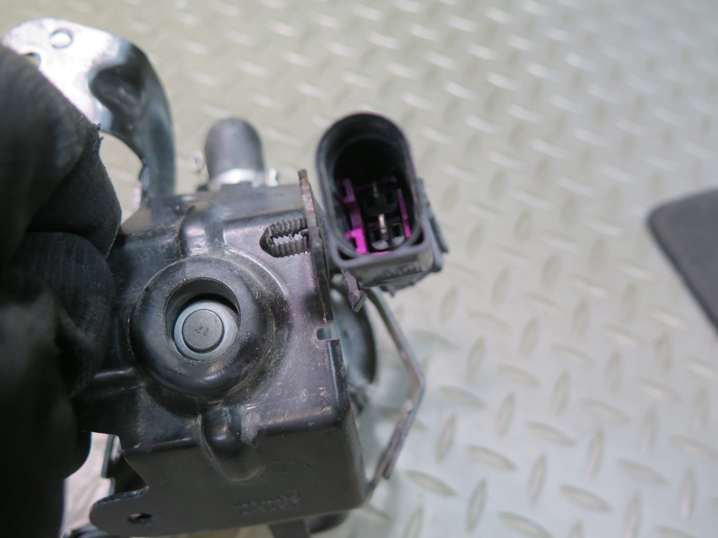 13-15 Audi RS5 8F7 Brake Booster Vacuum Pump 8E0927317H OEM