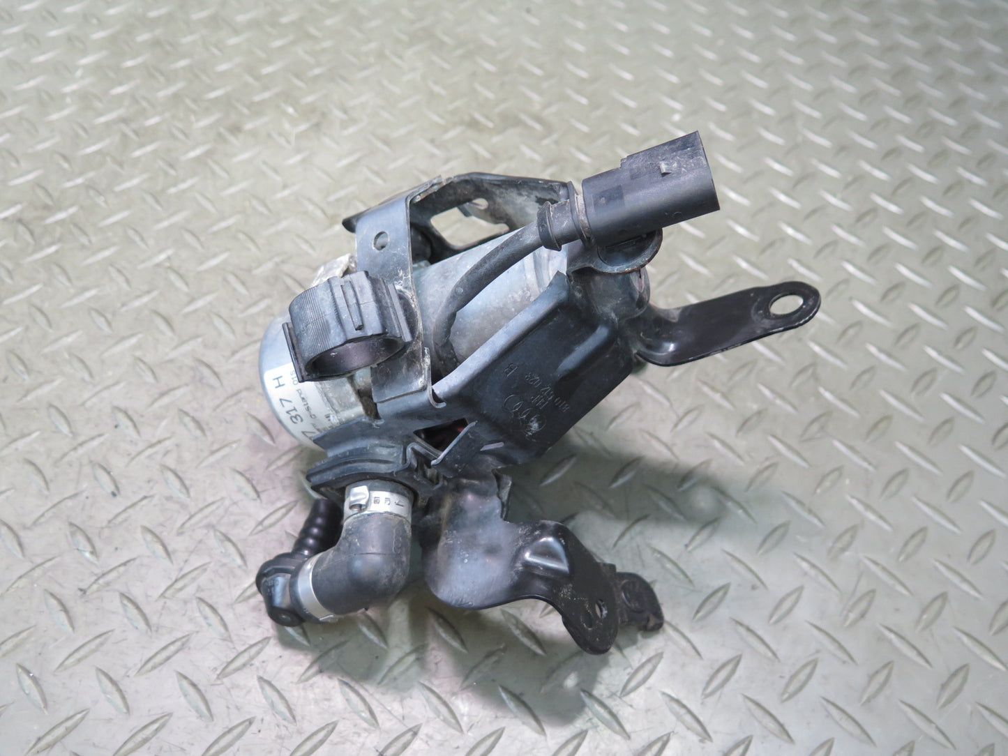 13-15 Audi RS5 8F7 Brake Booster Vacuum Pump 8E0927317H OEM