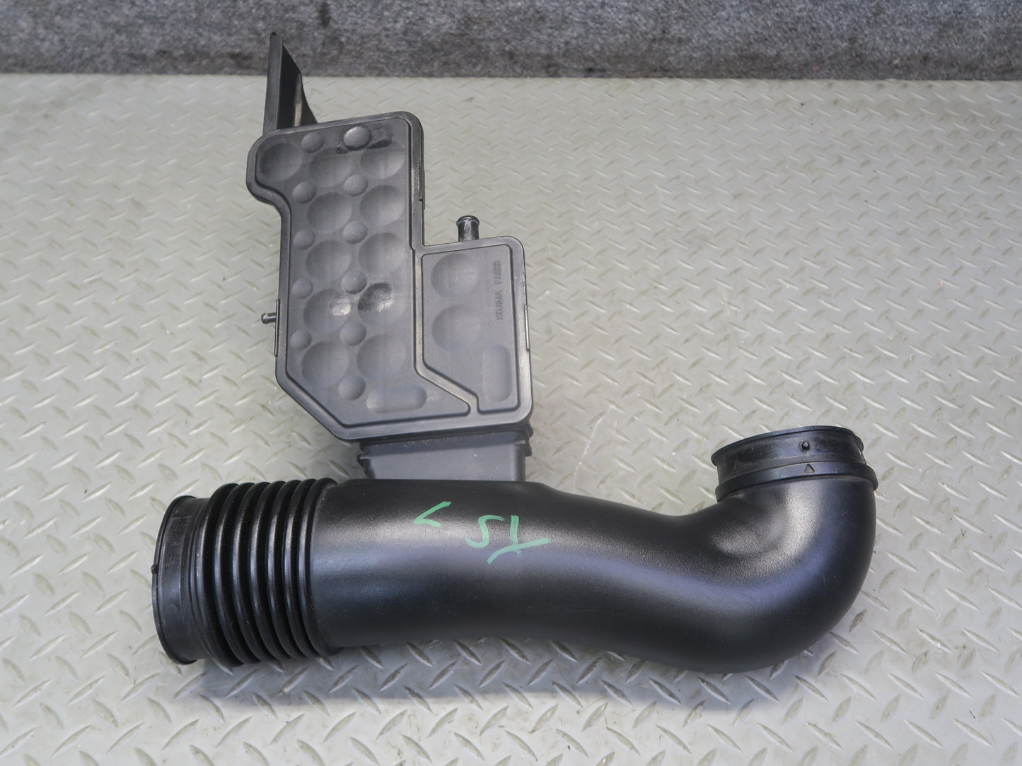 04-06 Lexus UCF30L LS430 Air Intake Cleaner Pipe Hose Resonator 17875-50290 OEM