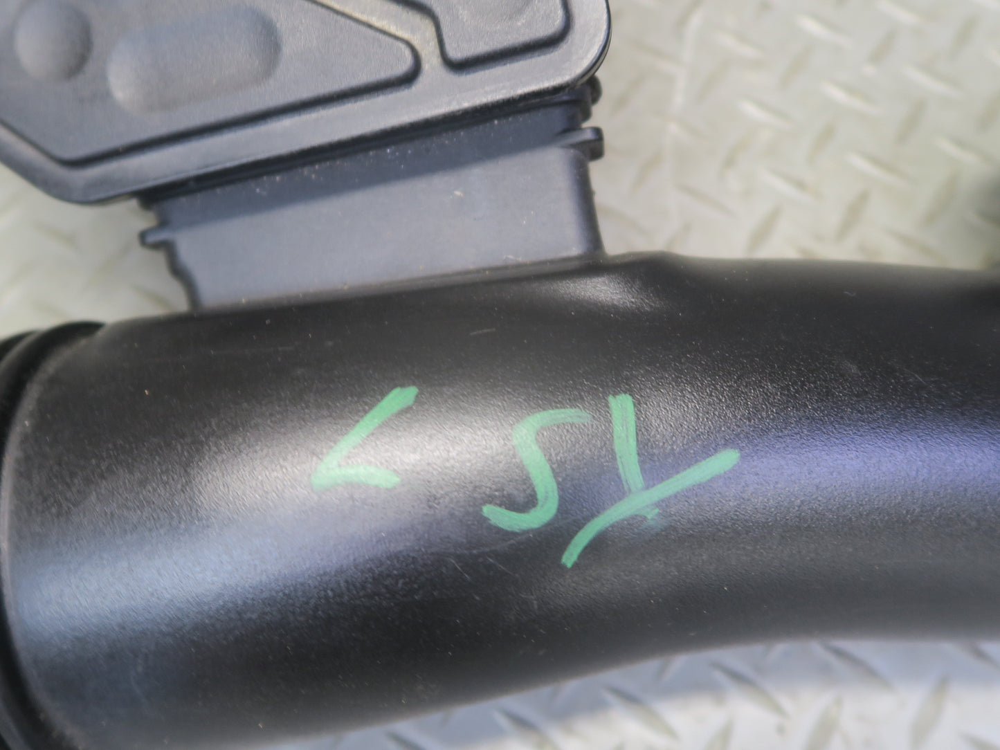 04-06 Lexus UCF30L LS430 Air Intake Cleaner Pipe Hose Resonator 17875-50290 OEM