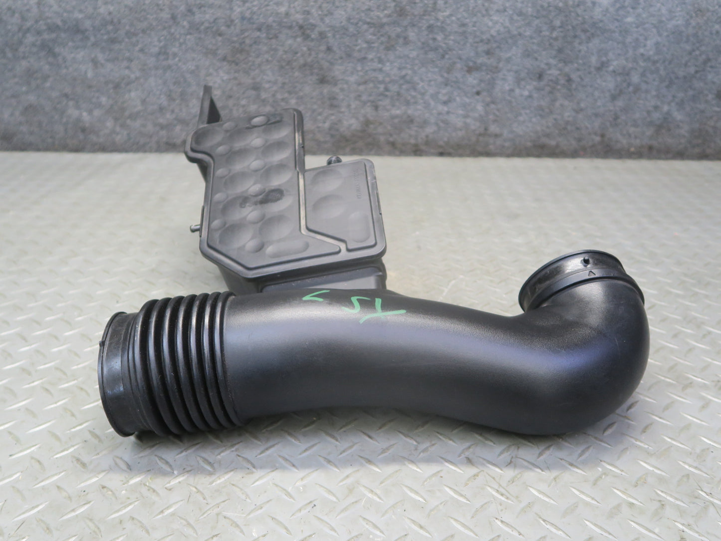 04-06 Lexus UCF30L LS430 Air Intake Cleaner Pipe Hose Resonator 17875-50290 OEM