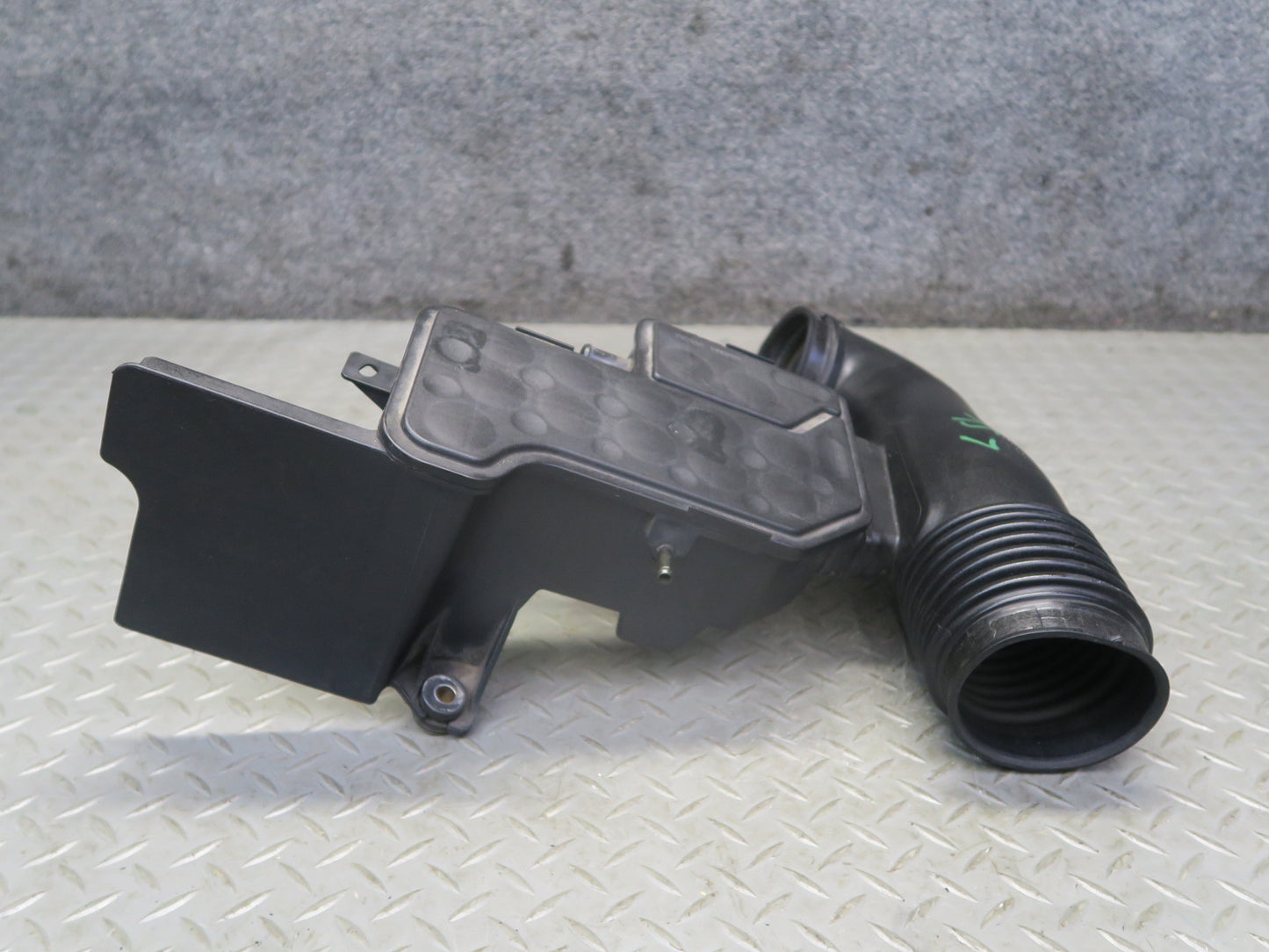 04-06 Lexus UCF30L LS430 Air Intake Cleaner Pipe Hose Resonator 17875-50290 OEM