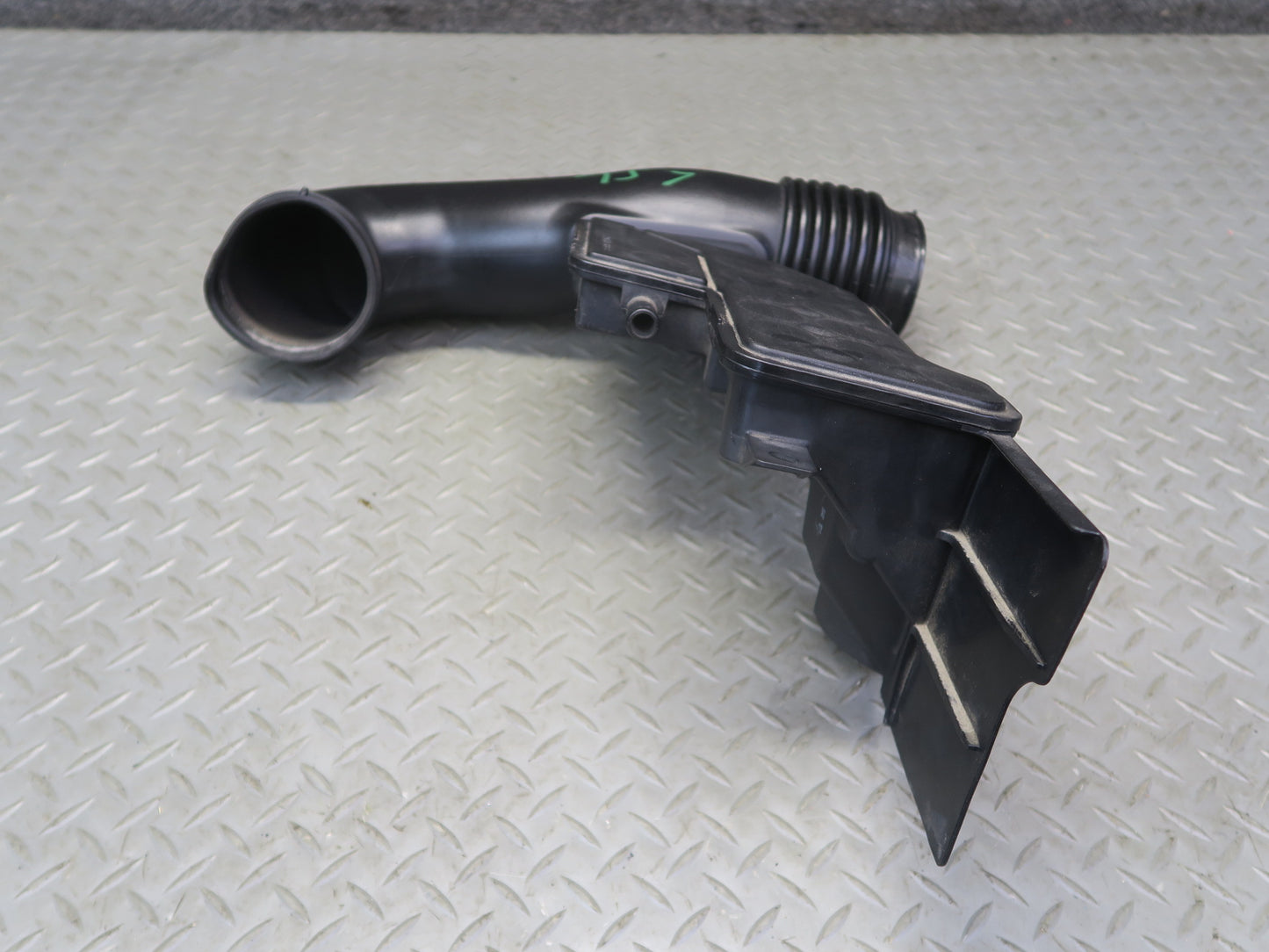 04-06 Lexus UCF30L LS430 Air Intake Cleaner Pipe Hose Resonator 17875-50290 OEM