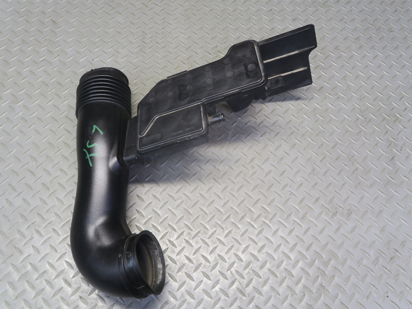 04-06 Lexus UCF30L LS430 Air Intake Cleaner Pipe Hose Resonator 17875-50290 OEM