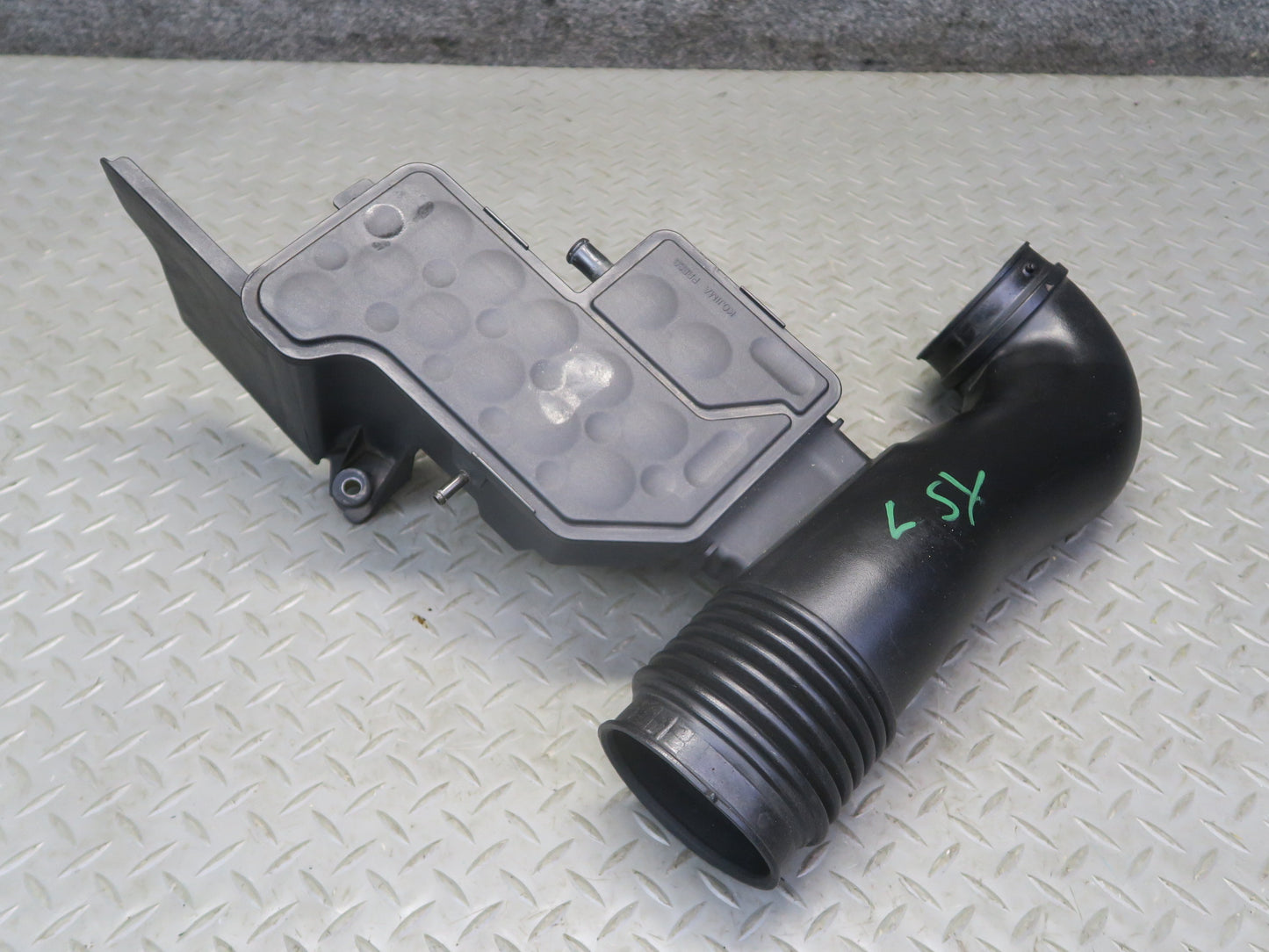 04-06 Lexus UCF30L LS430 Air Intake Cleaner Pipe Hose Resonator 17875-50290 OEM