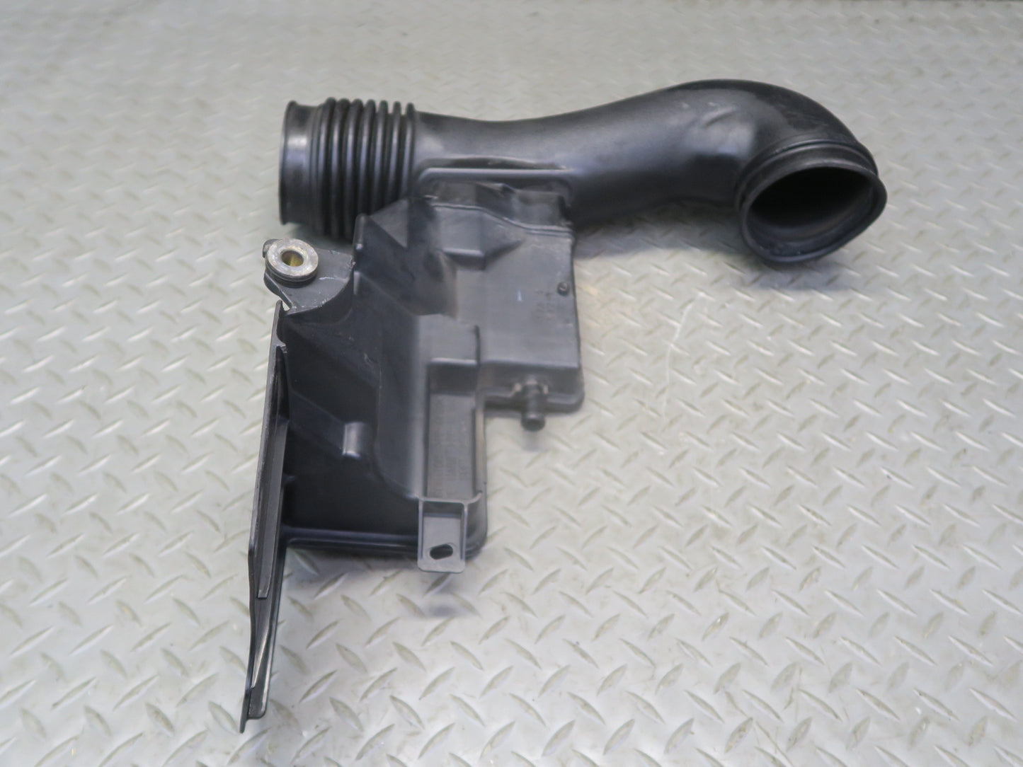 04-06 Lexus UCF30L LS430 Air Intake Cleaner Pipe Hose Resonator 17875-50290 OEM