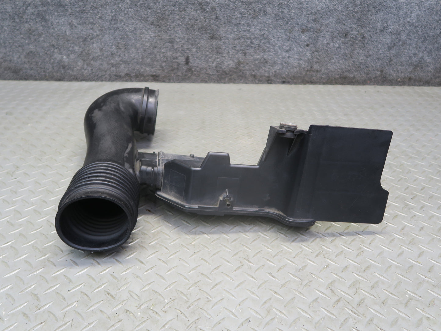 04-06 Lexus UCF30L LS430 Air Intake Cleaner Pipe Hose Resonator 17875-50290 OEM