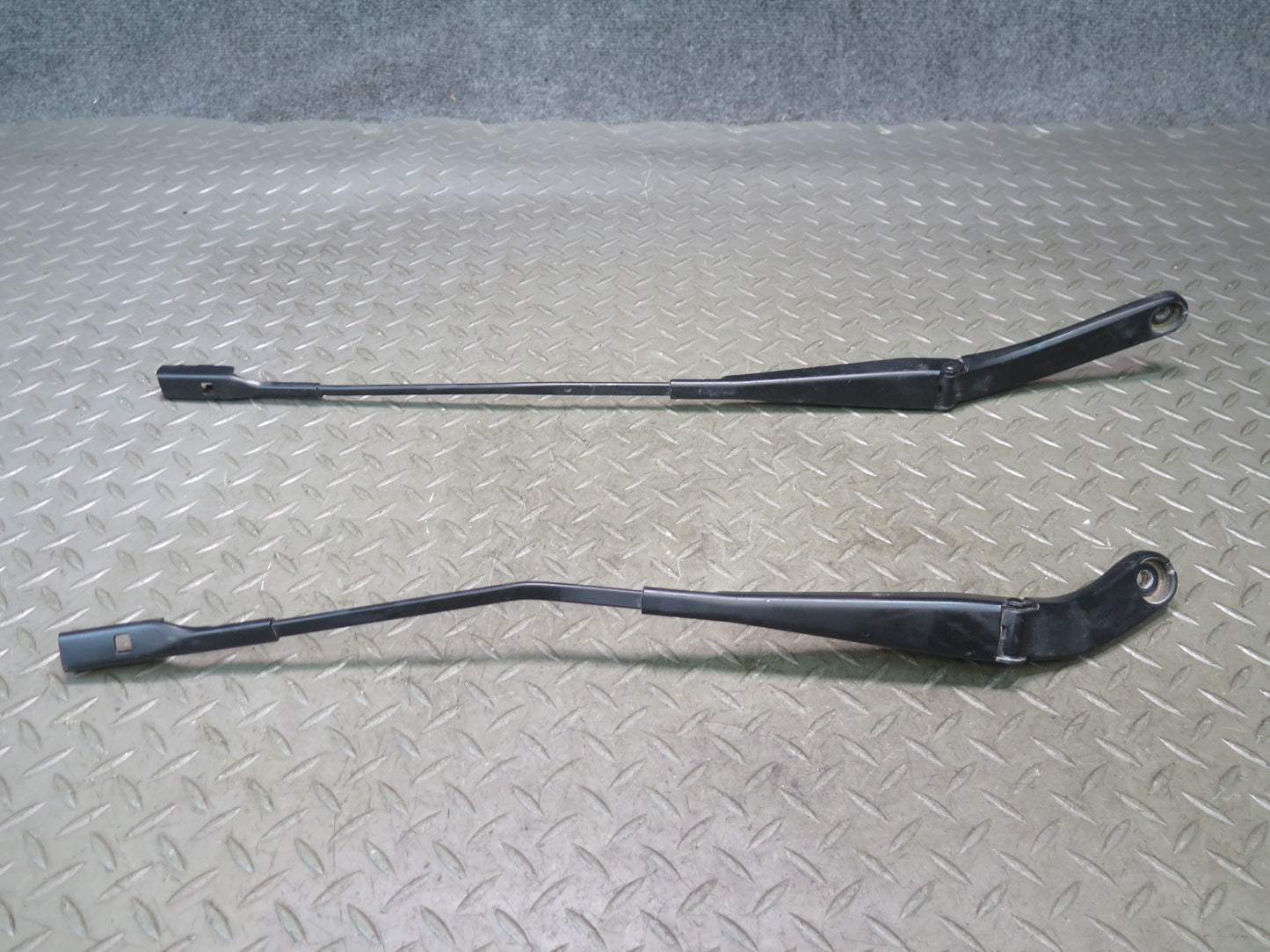 10-17 Audi B8 RS5 Convertible Set of 2 Front Left Right Windshield Wiper Arm OEM
