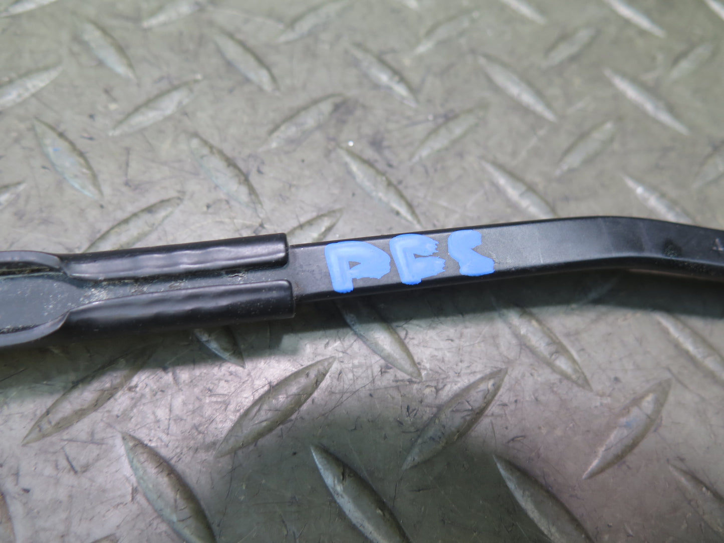 10-17 Audi B8 RS5 Convertible Set of 2 Front Left Right Windshield Wiper Arm OEM