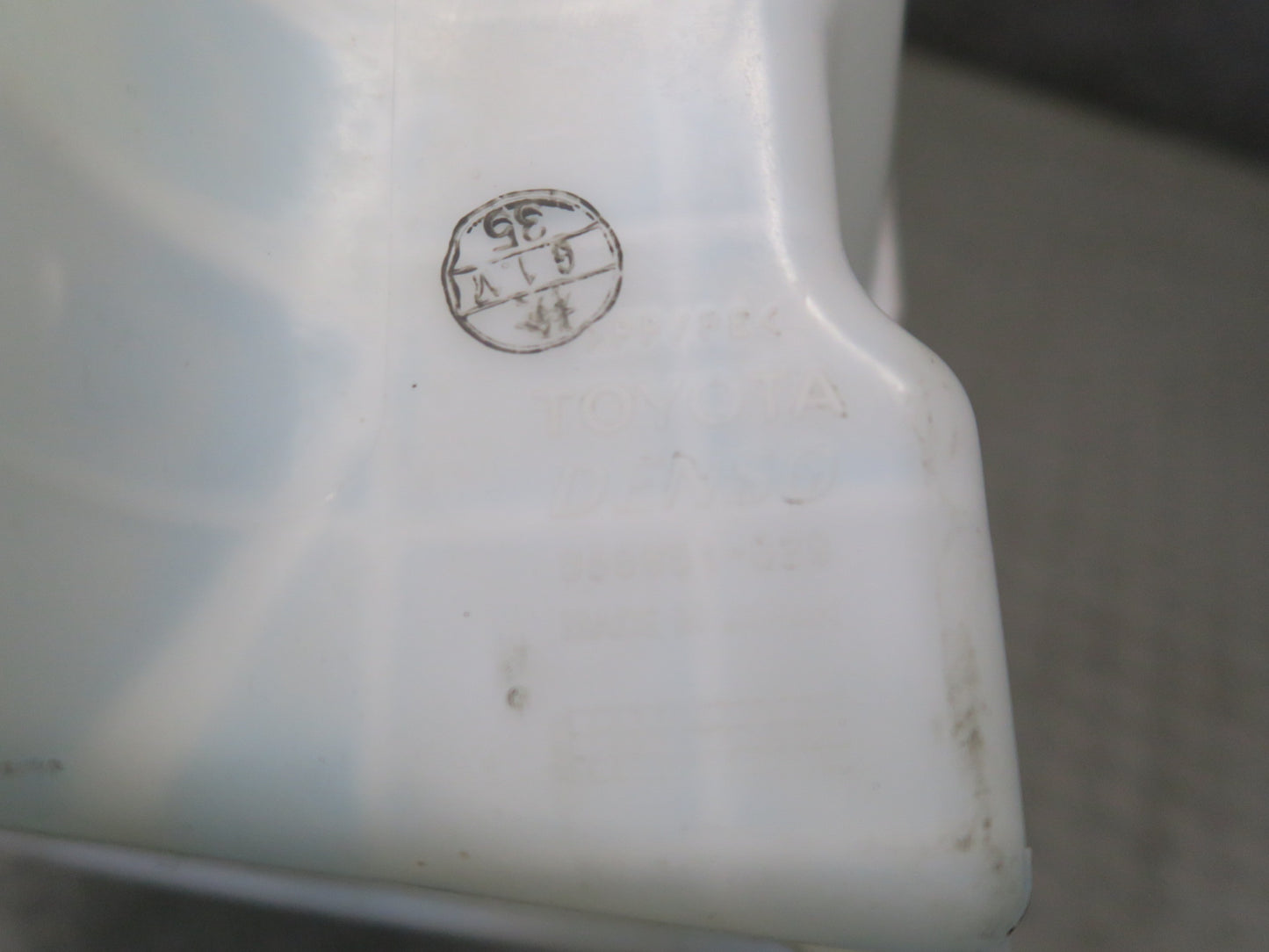 01-06 Lexus UCF30L LS430 Windshield Washer Reservoir Bottle Tank w Pump OEM