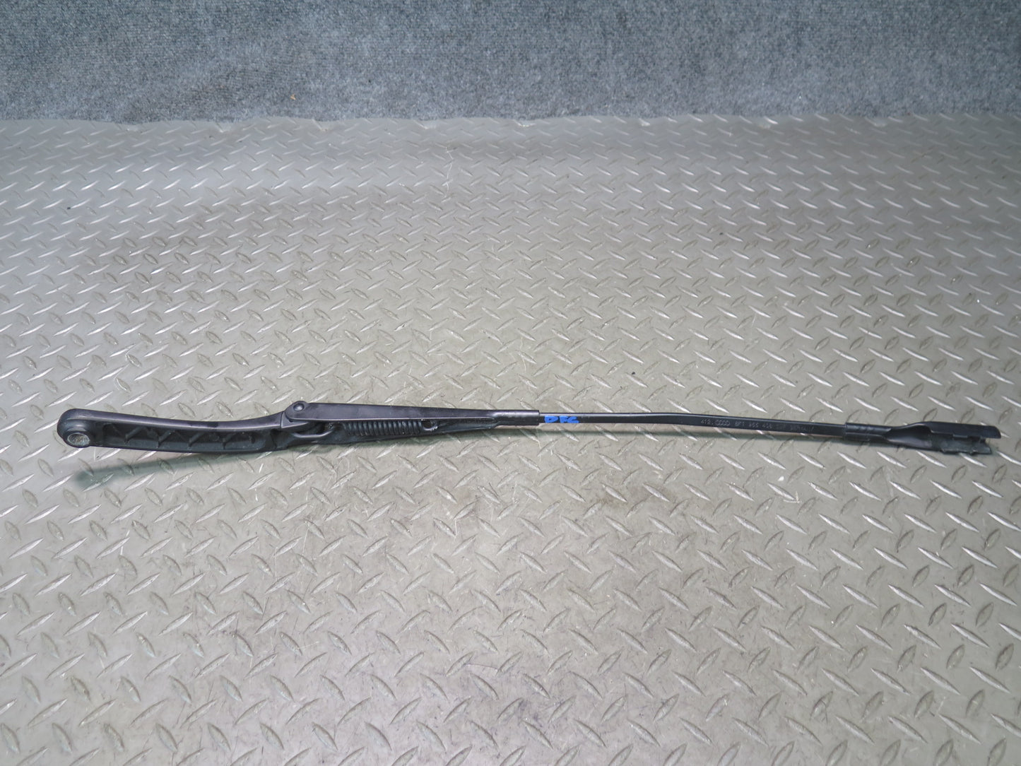 10-17 Audi B8 RS5 Convertible Set of 2 Front Left Right Windshield Wiper Arm OEM