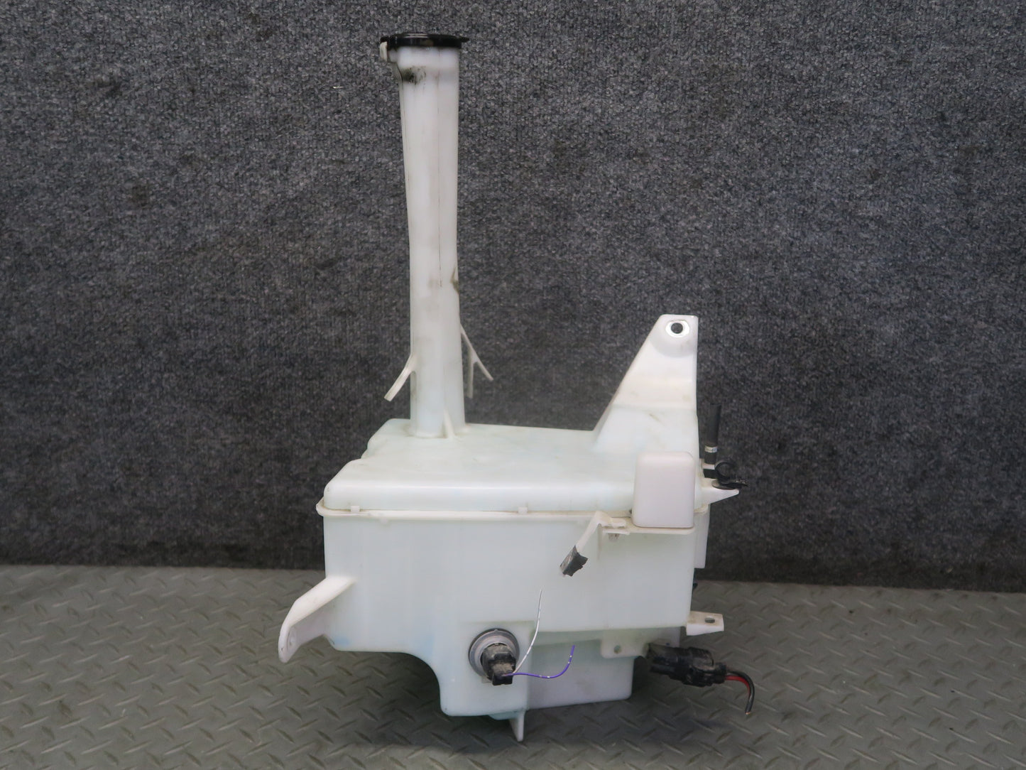 01-06 Lexus UCF30L LS430 Windshield Washer Reservoir Bottle Tank w Pump OEM