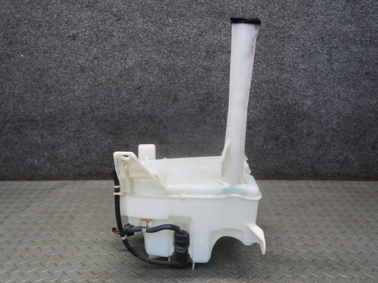 01-06 Lexus UCF30L LS430 Windshield Washer Reservoir Bottle Tank w Pump OEM