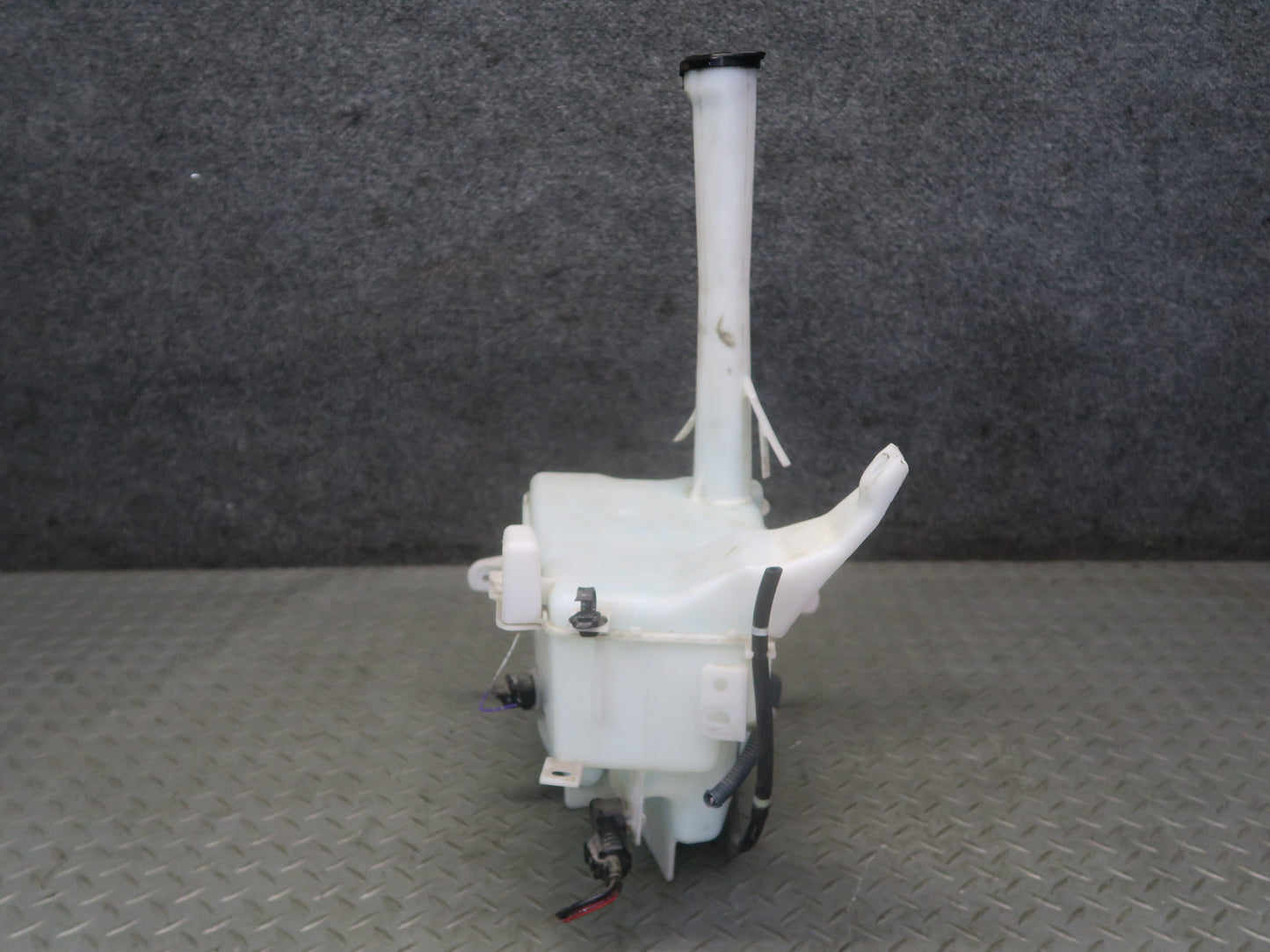01-06 Lexus UCF30L LS430 Windshield Washer Reservoir Bottle Tank w Pump OEM