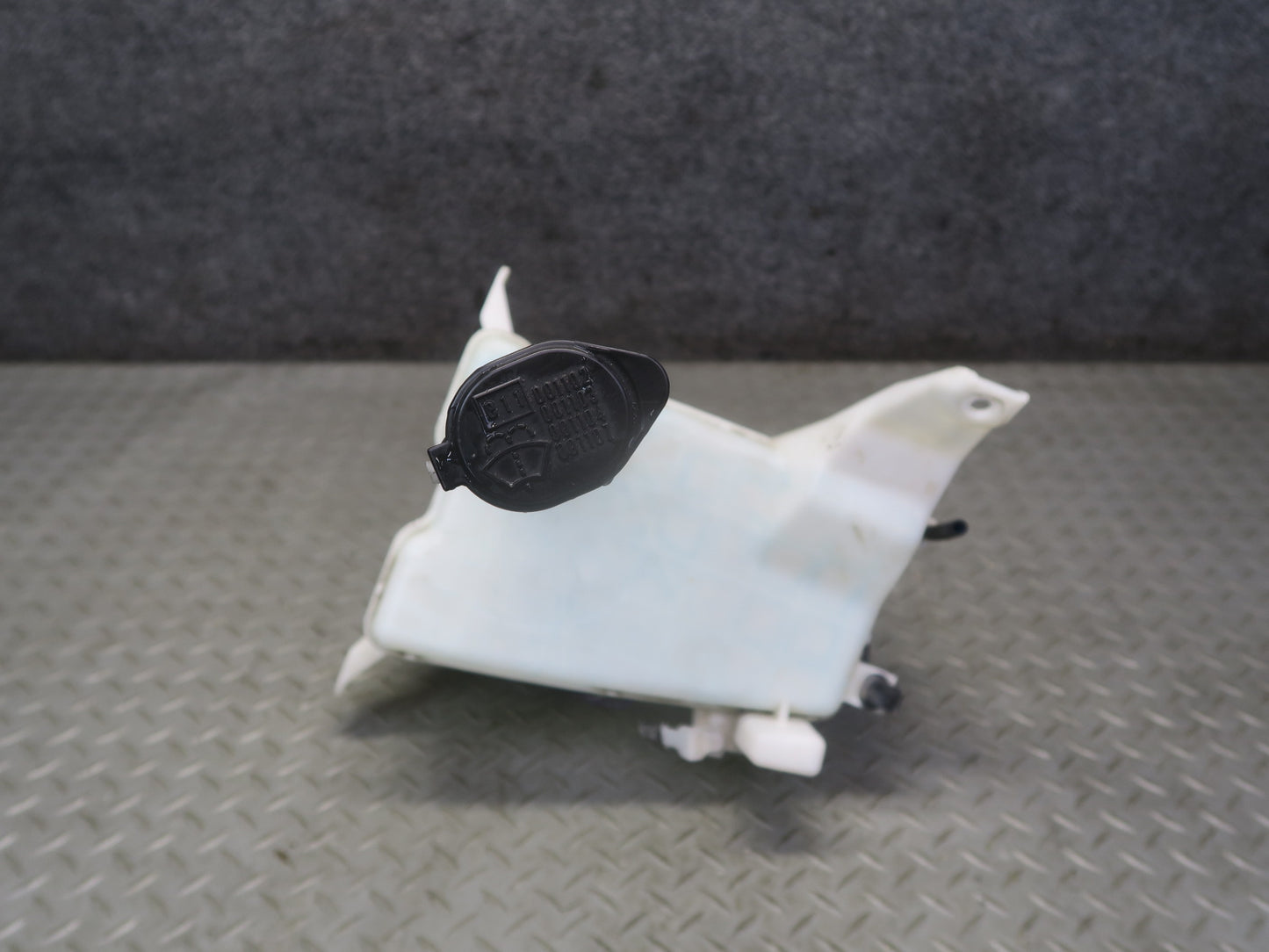 01-06 Lexus UCF30L LS430 Windshield Washer Reservoir Bottle Tank w Pump OEM