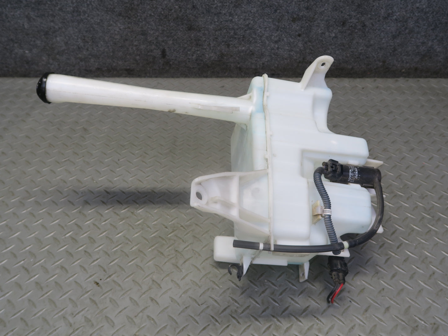 01-06 Lexus UCF30L LS430 Windshield Washer Reservoir Bottle Tank w Pump OEM
