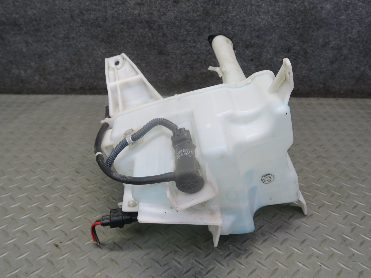 01-06 Lexus UCF30L LS430 Windshield Washer Reservoir Bottle Tank w Pump OEM