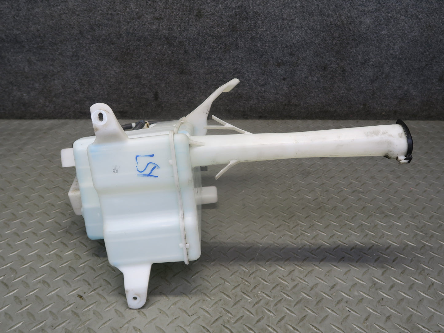 01-06 Lexus UCF30L LS430 Windshield Washer Reservoir Bottle Tank w Pump OEM